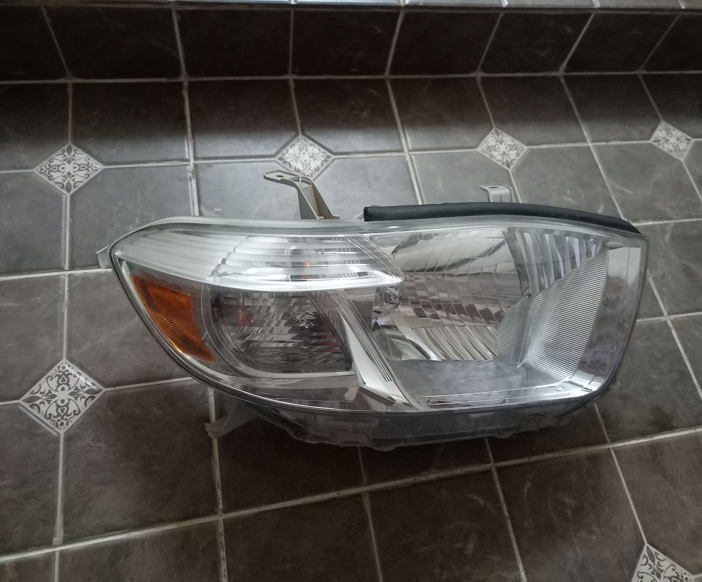 Toyota Fara 1 200 TMT - Дашогуз - img 1