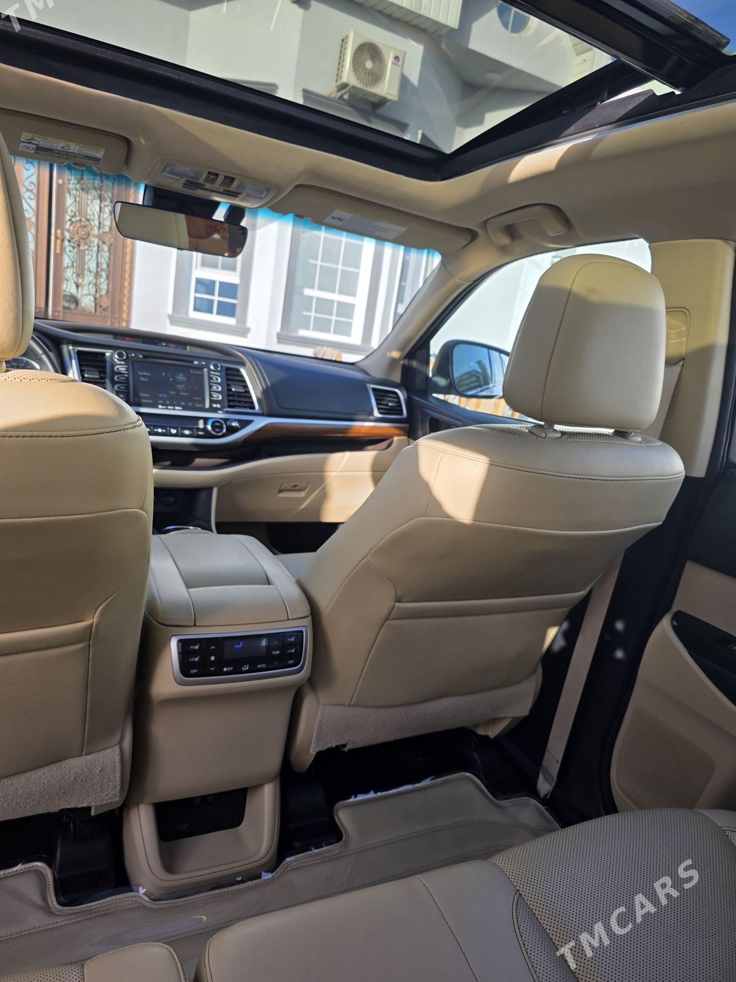 Toyota Highlander 2018 - 525 000 TMT - Aşgabat - img 1