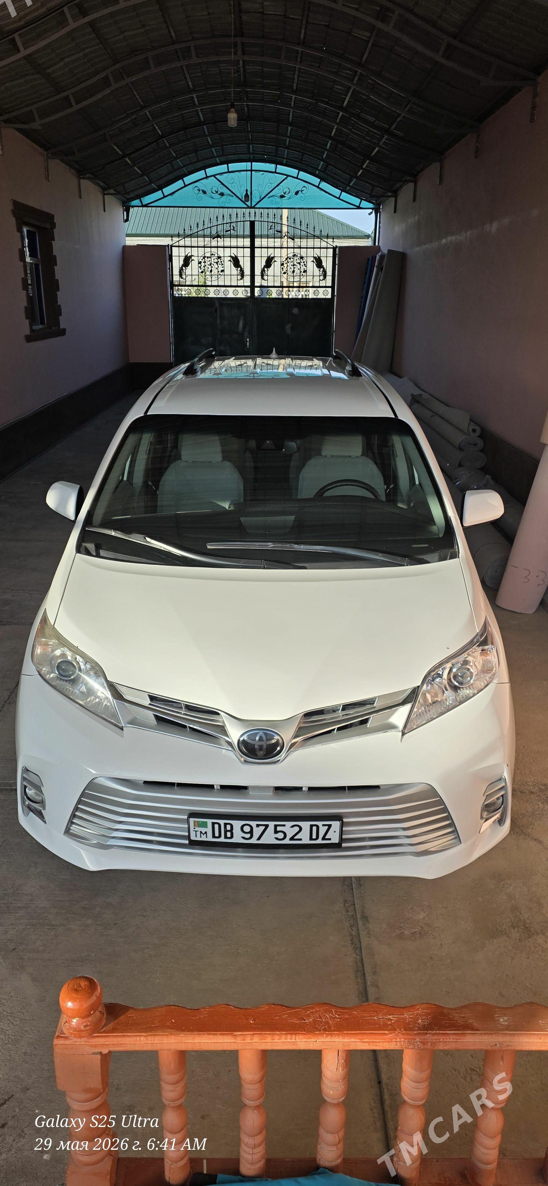 Toyota Sienna 2020 - 450 000 TMT - Дашогуз - img 1