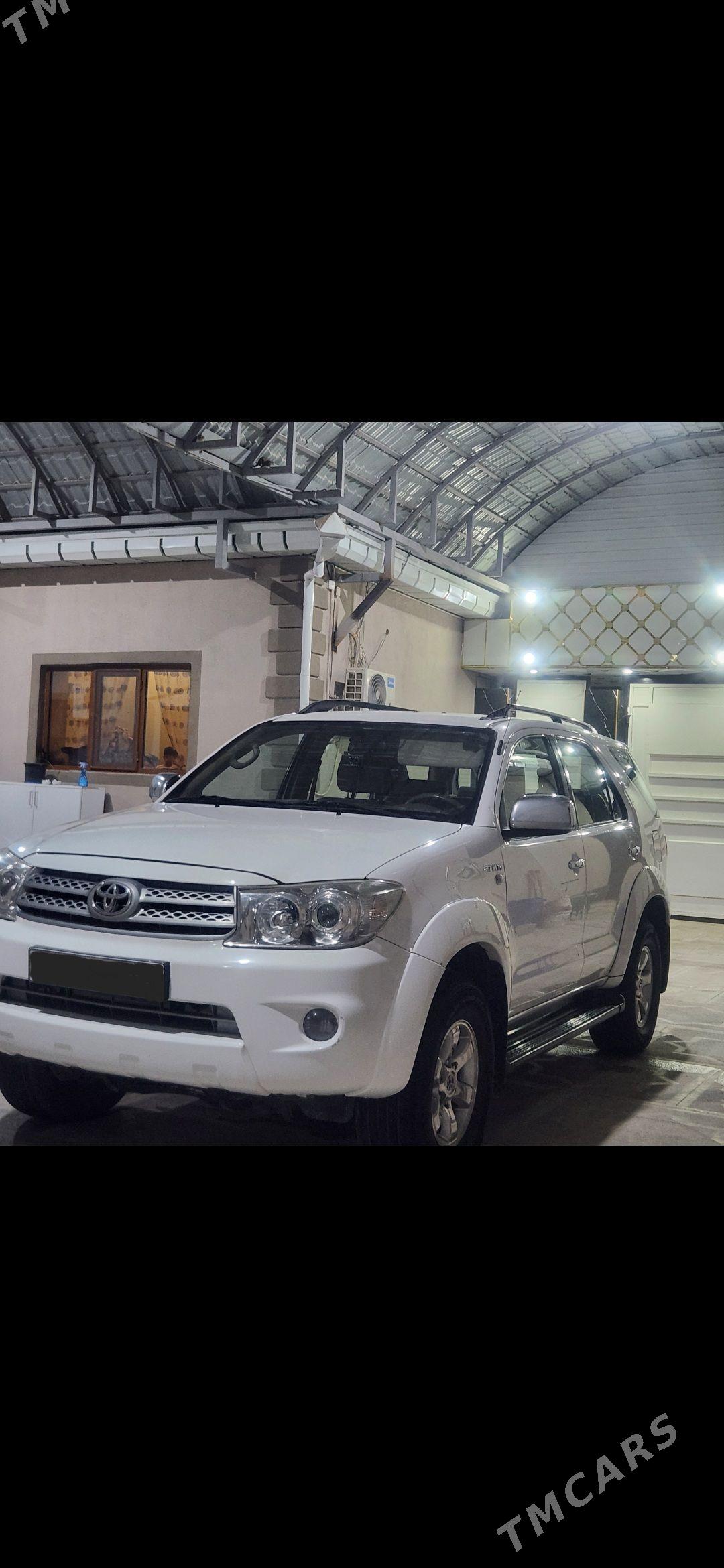 Toyota Fortuner 2010 - 320 000 TMT - Магданлы - img 1