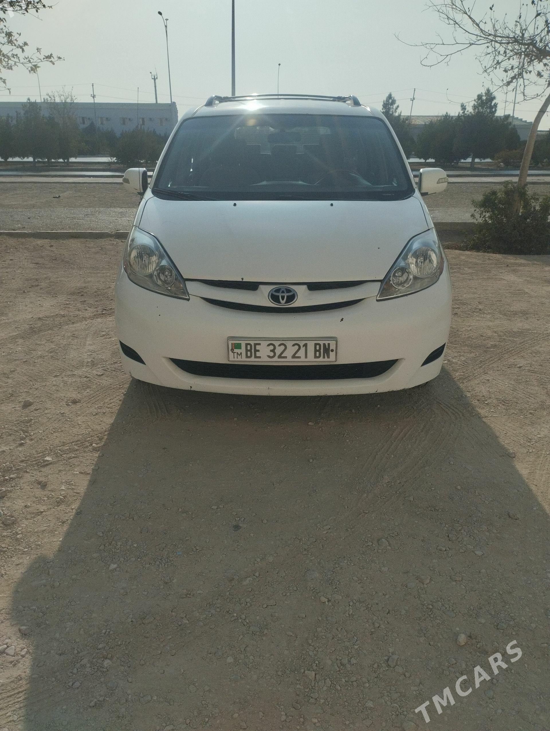 Toyota Sienna 2008 - 250 000 TMT - Esenguly - img 1