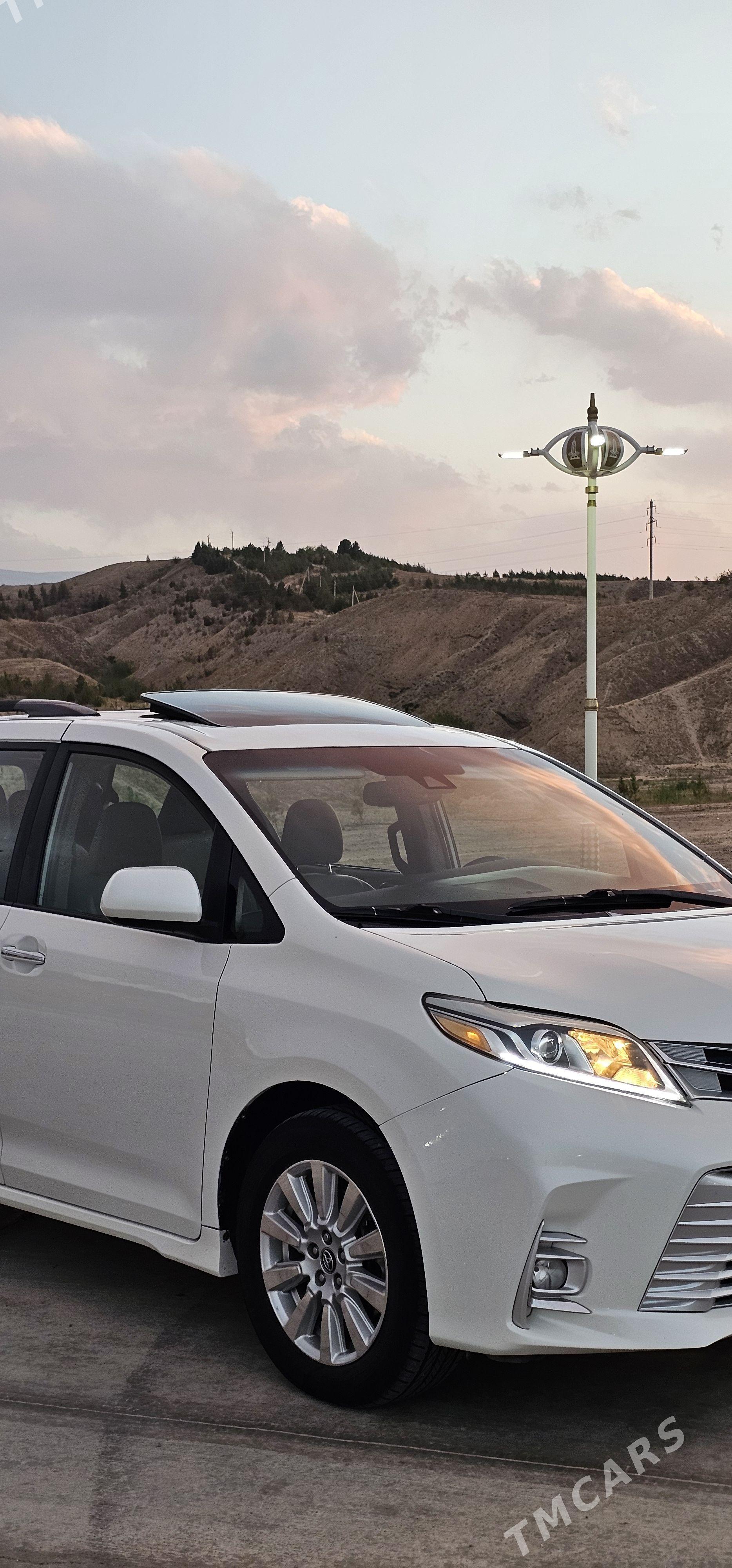 Toyota Sienna 2019 - 450 000 TMT - Ашхабад - img 1