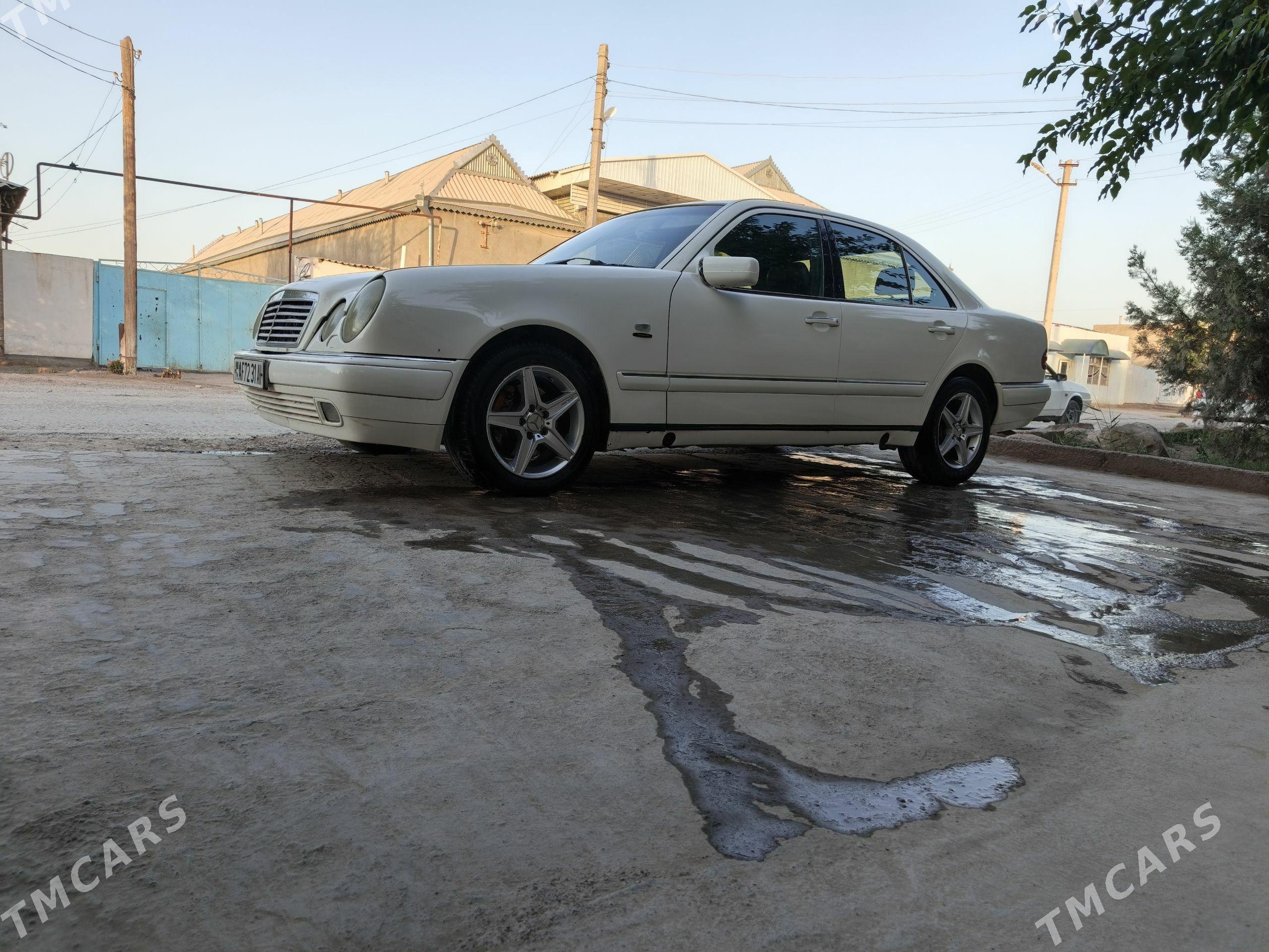 Mercedes-Benz E320 1996 - 95 000 TMT - Tejen - img 1