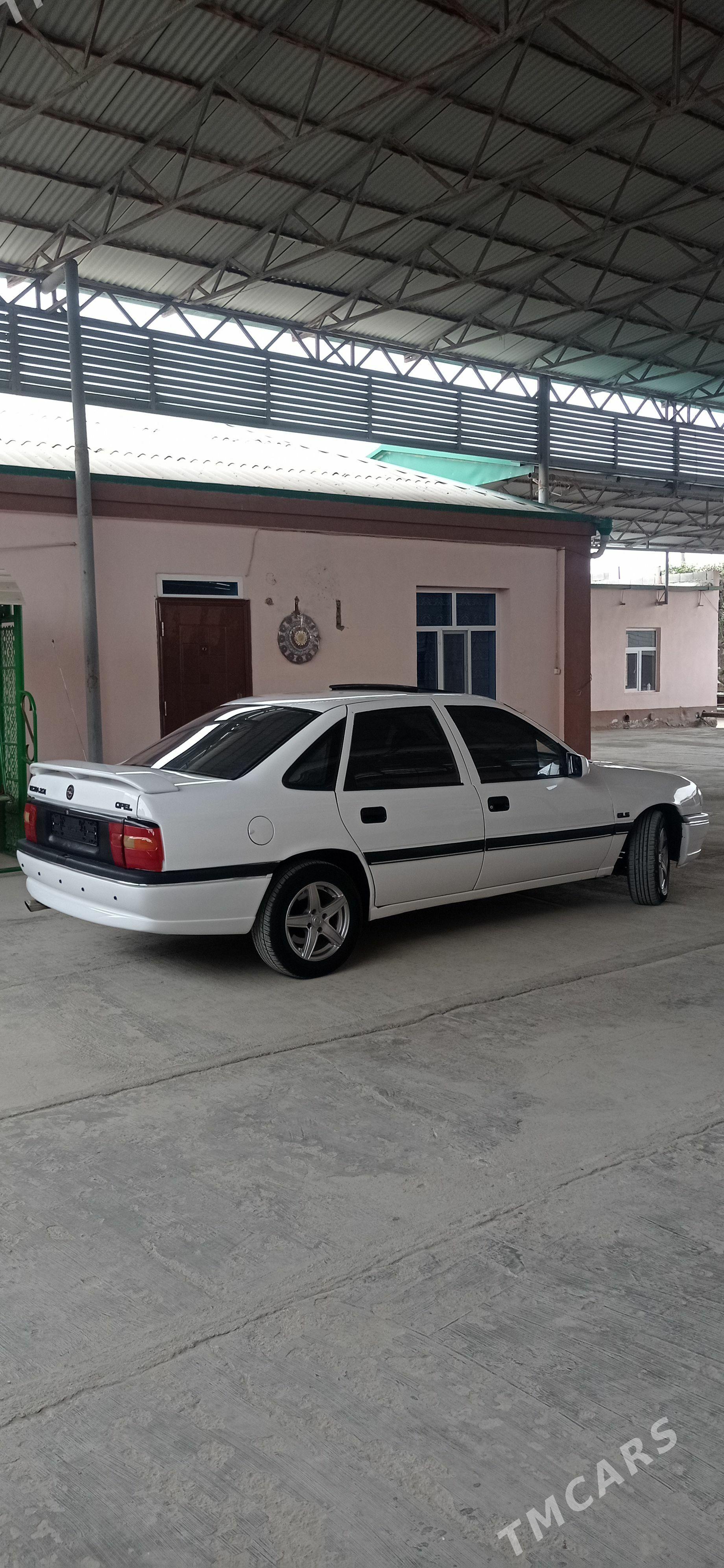 Opel Vectra 1994 - 50 000 TMT - Бахарден - img 1
