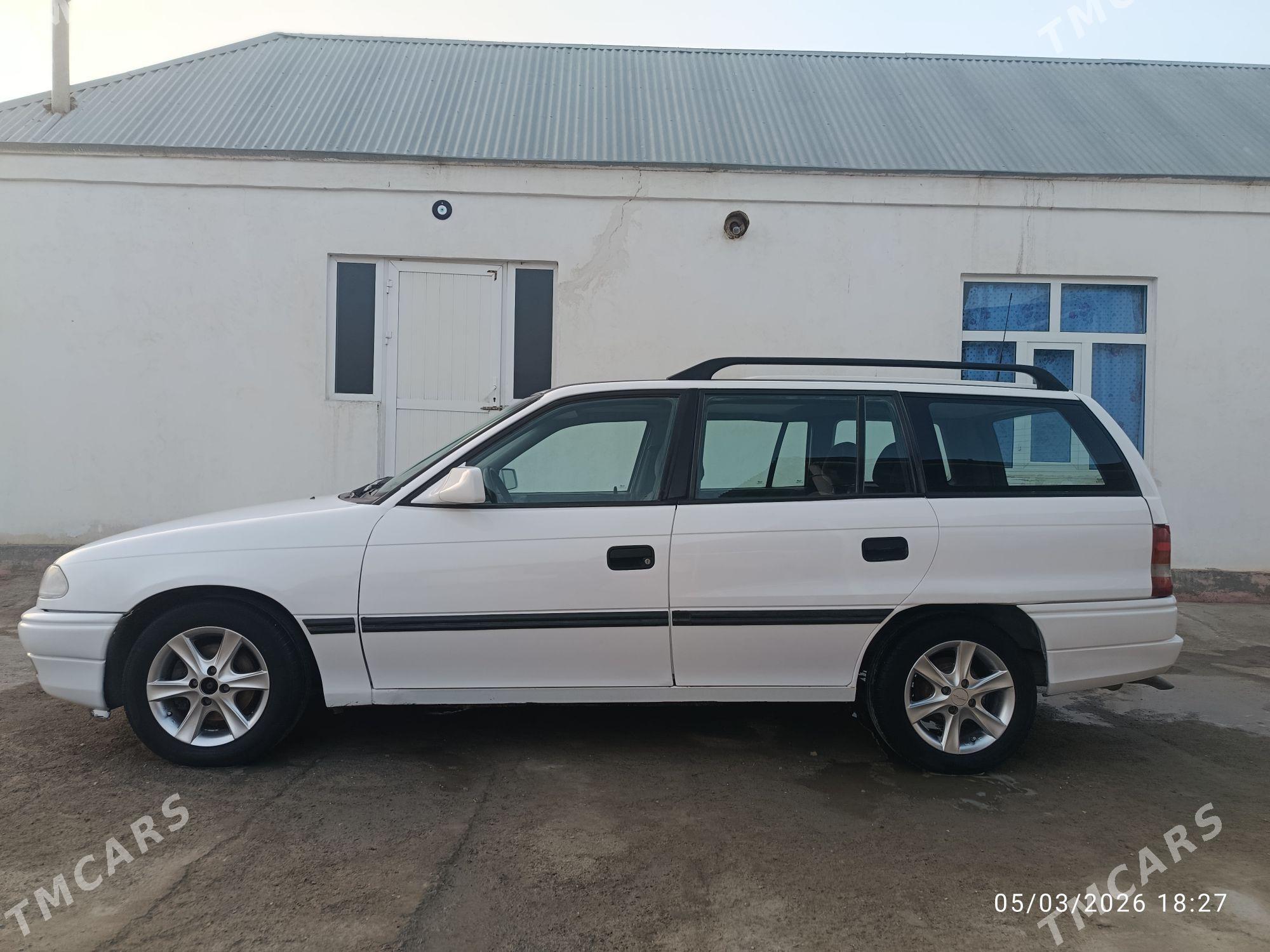 Opel Astra 1993 - 46 000 TMT - Bäherden - img 1