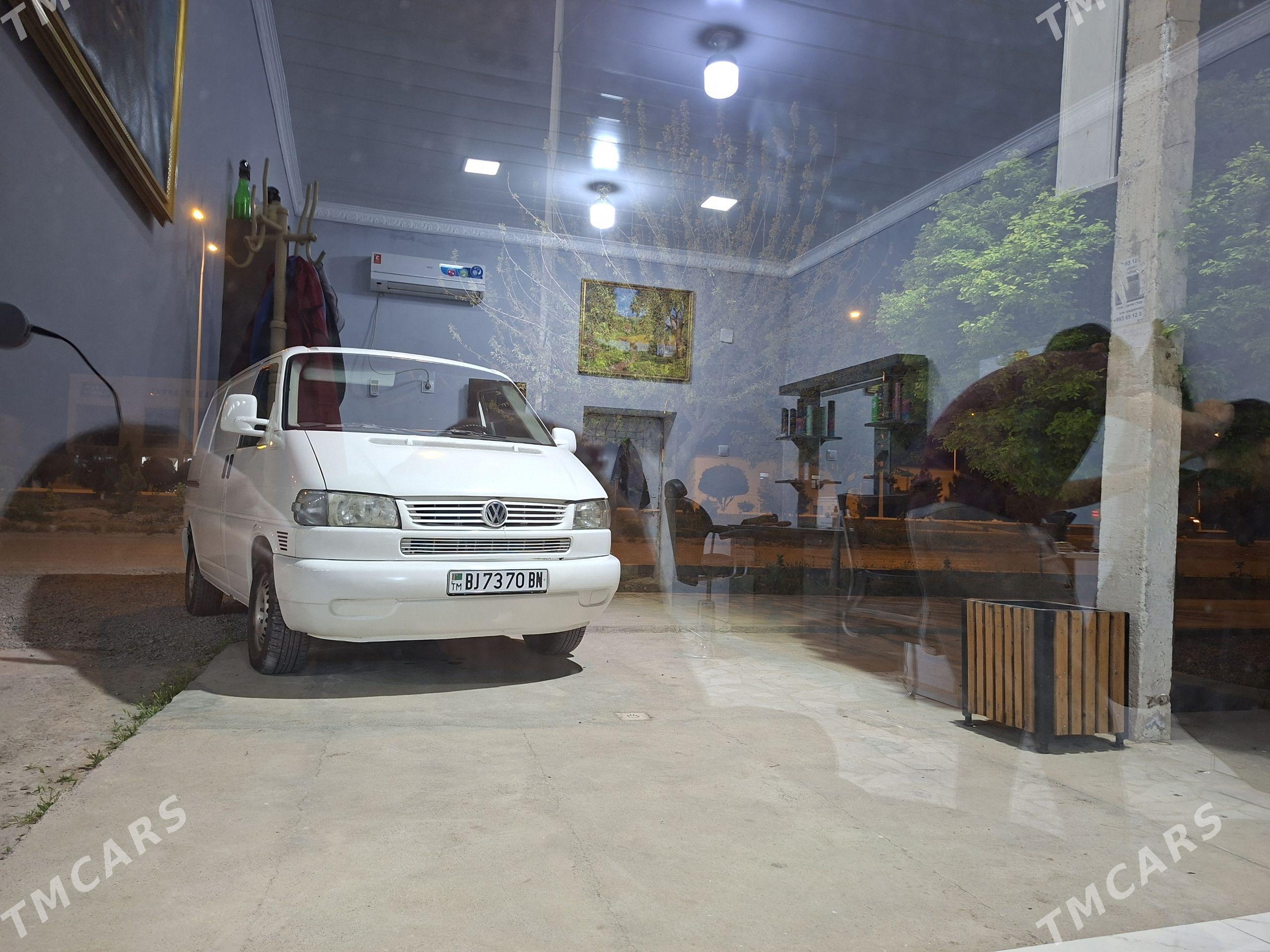 Toyota Hiace 2003 - 100 000 TMT - Gyzylarbat - img 1