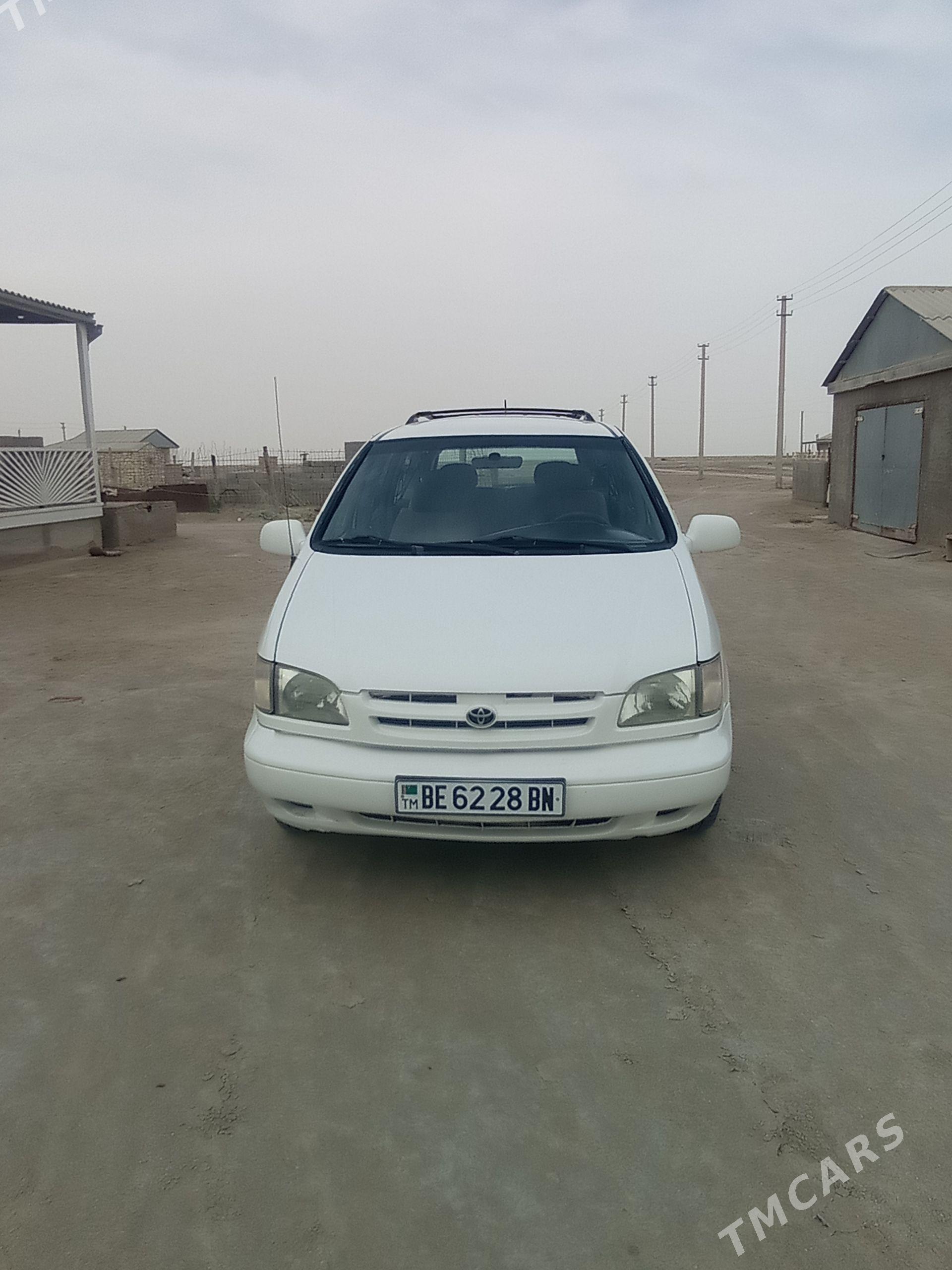 Toyota Sienna 1999 - 155 000 TMT - Эсенгулы - img 1