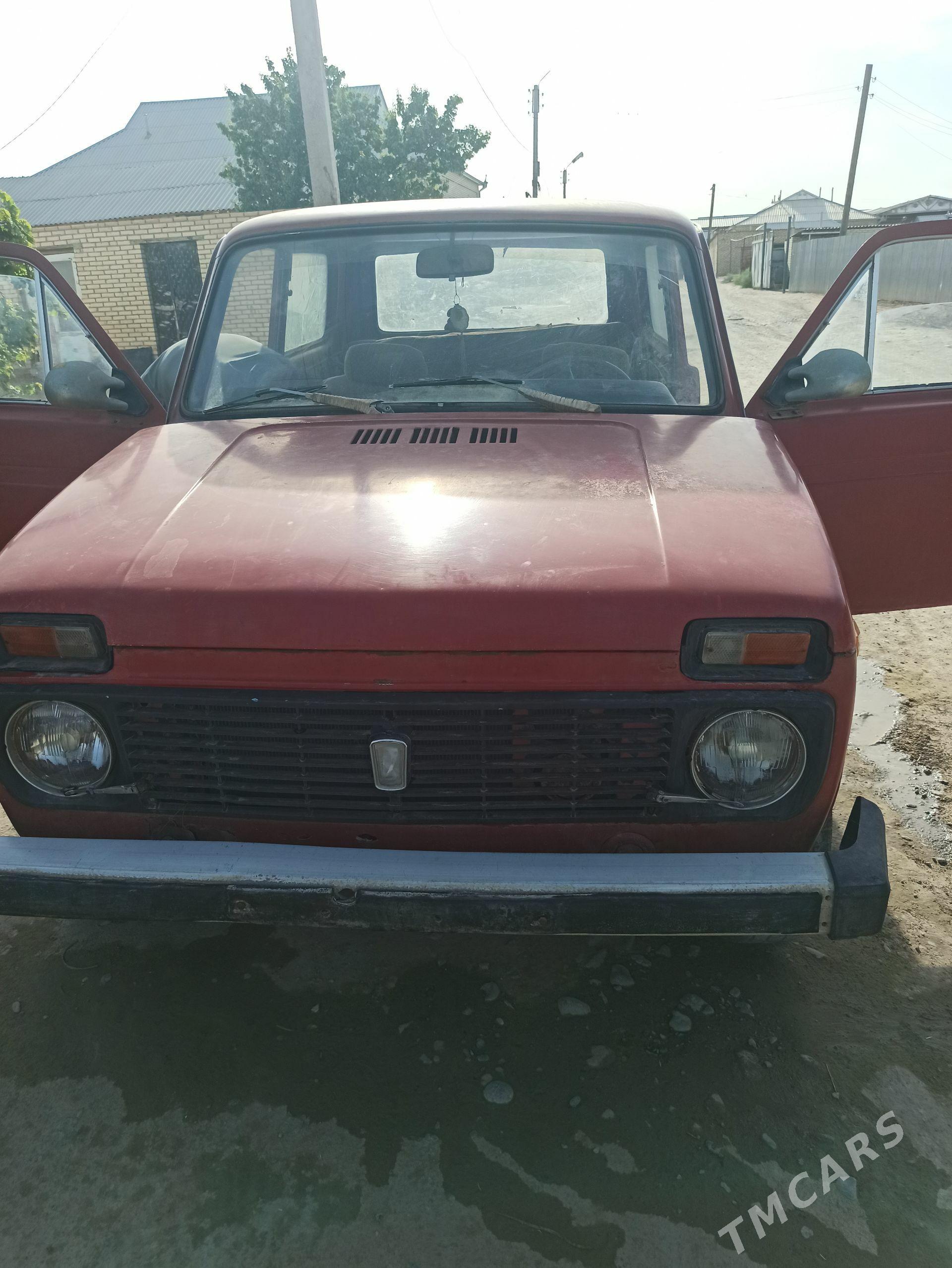 Lada Niva 1983 - 13 000 TMT - Сакарчага - img 1