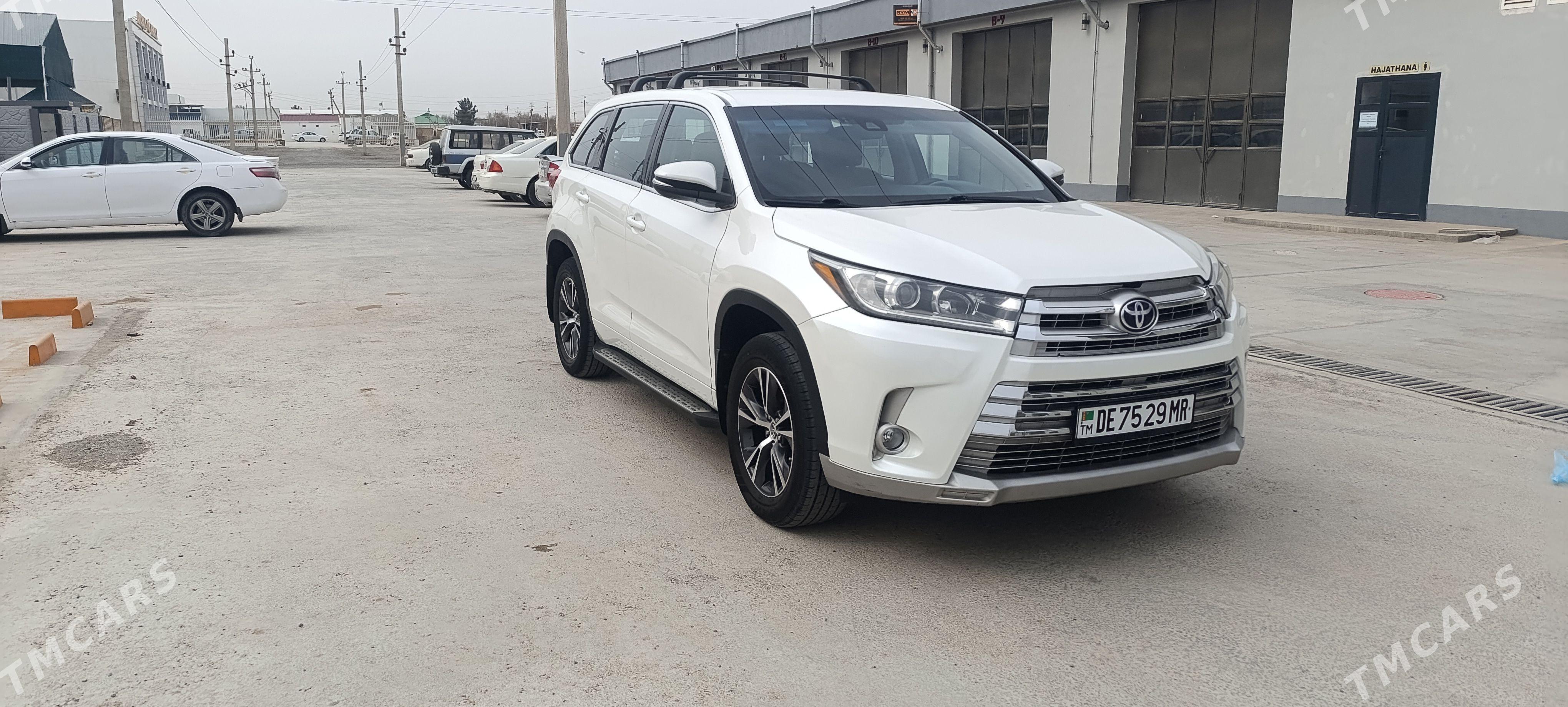 Toyota Highlander 2017 - 430 000 TMT - Векильбазар - img 1