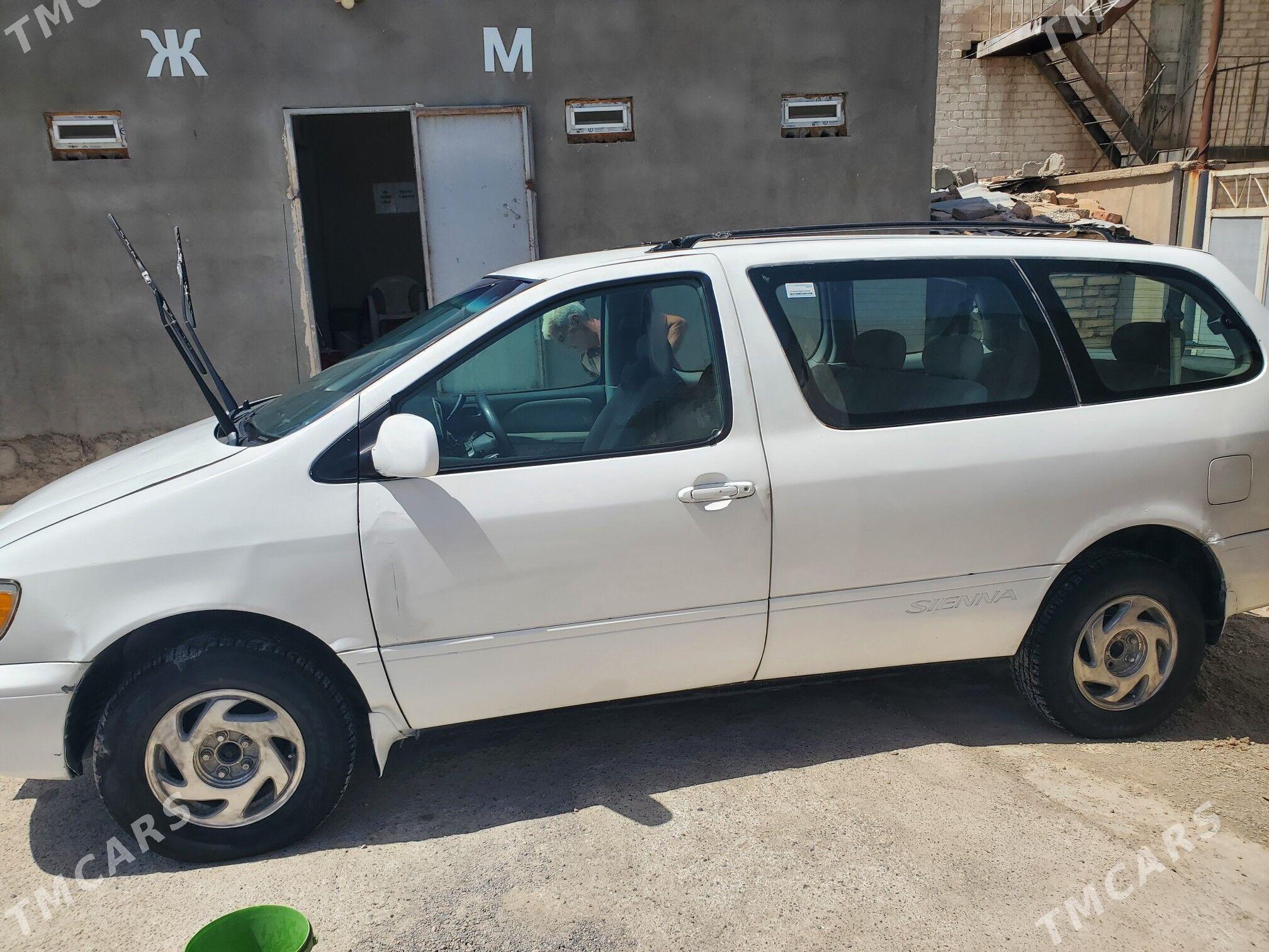 Toyota Sienna 1999 - 130 000 TMT - Теджен - img 1