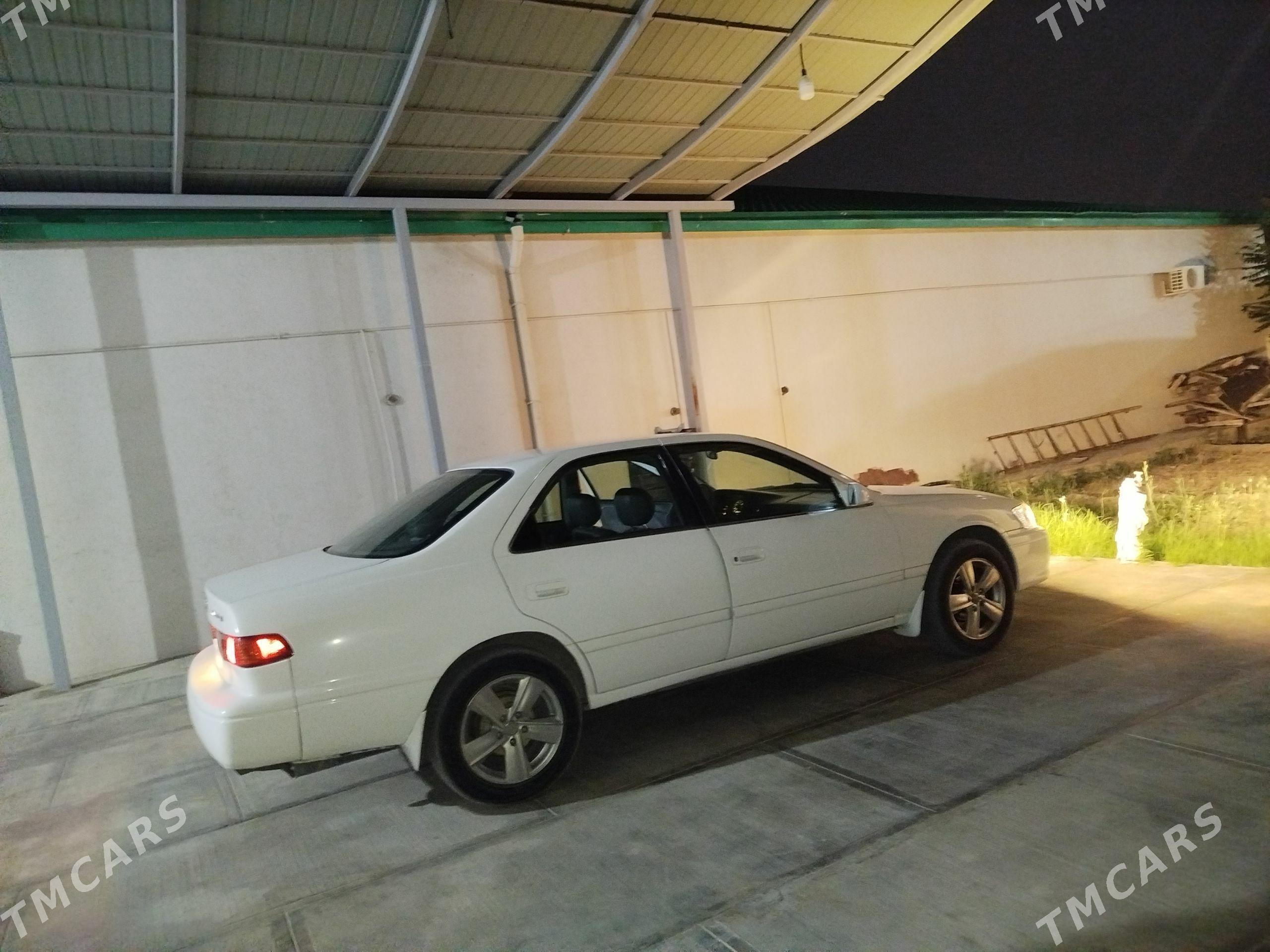 Toyota Camry 2000 - 140 000 TMT - Çärjew - img 1
