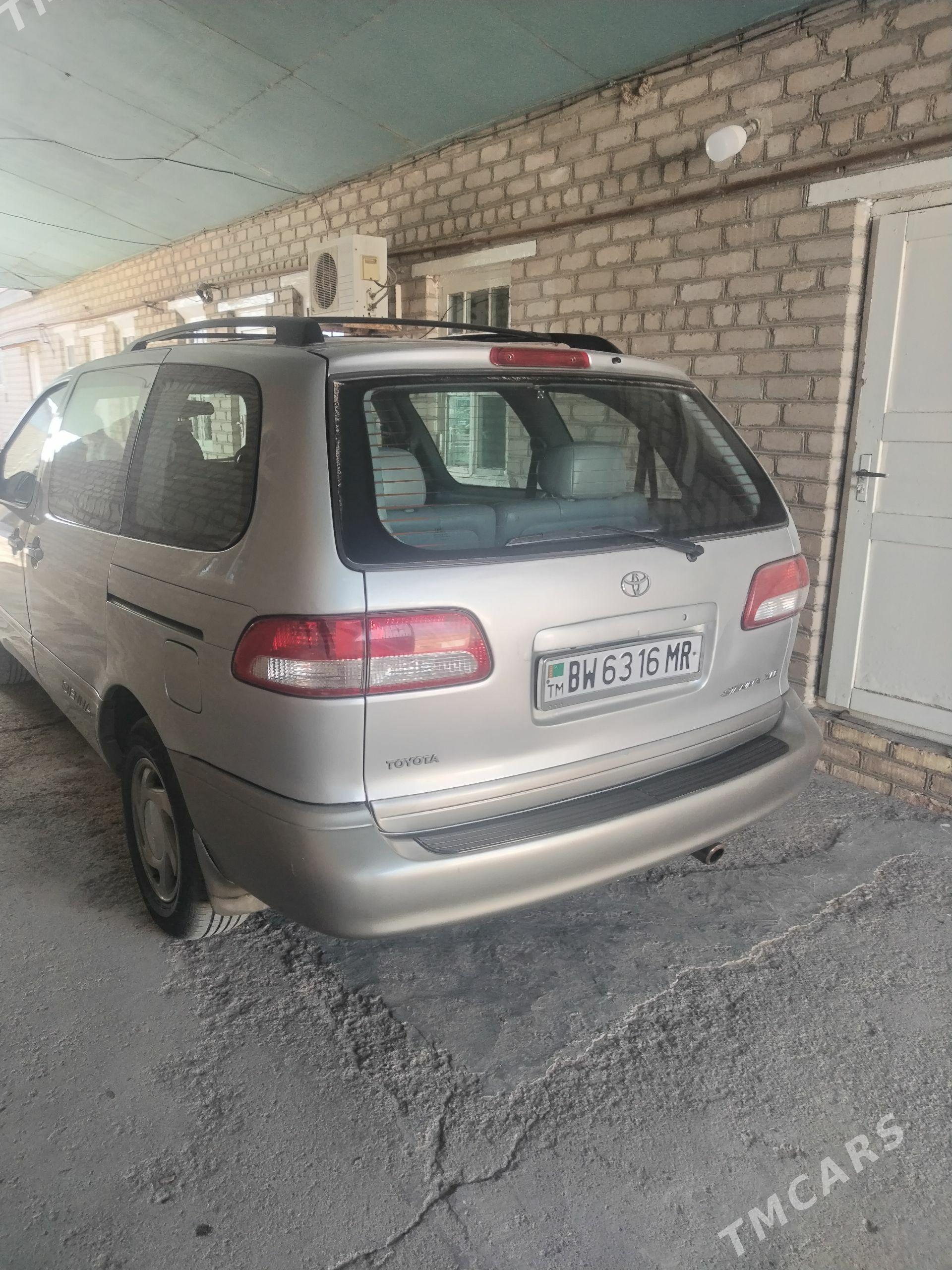 Toyota Sienna 2002 - 215 000 TMT - Мургап - img 1