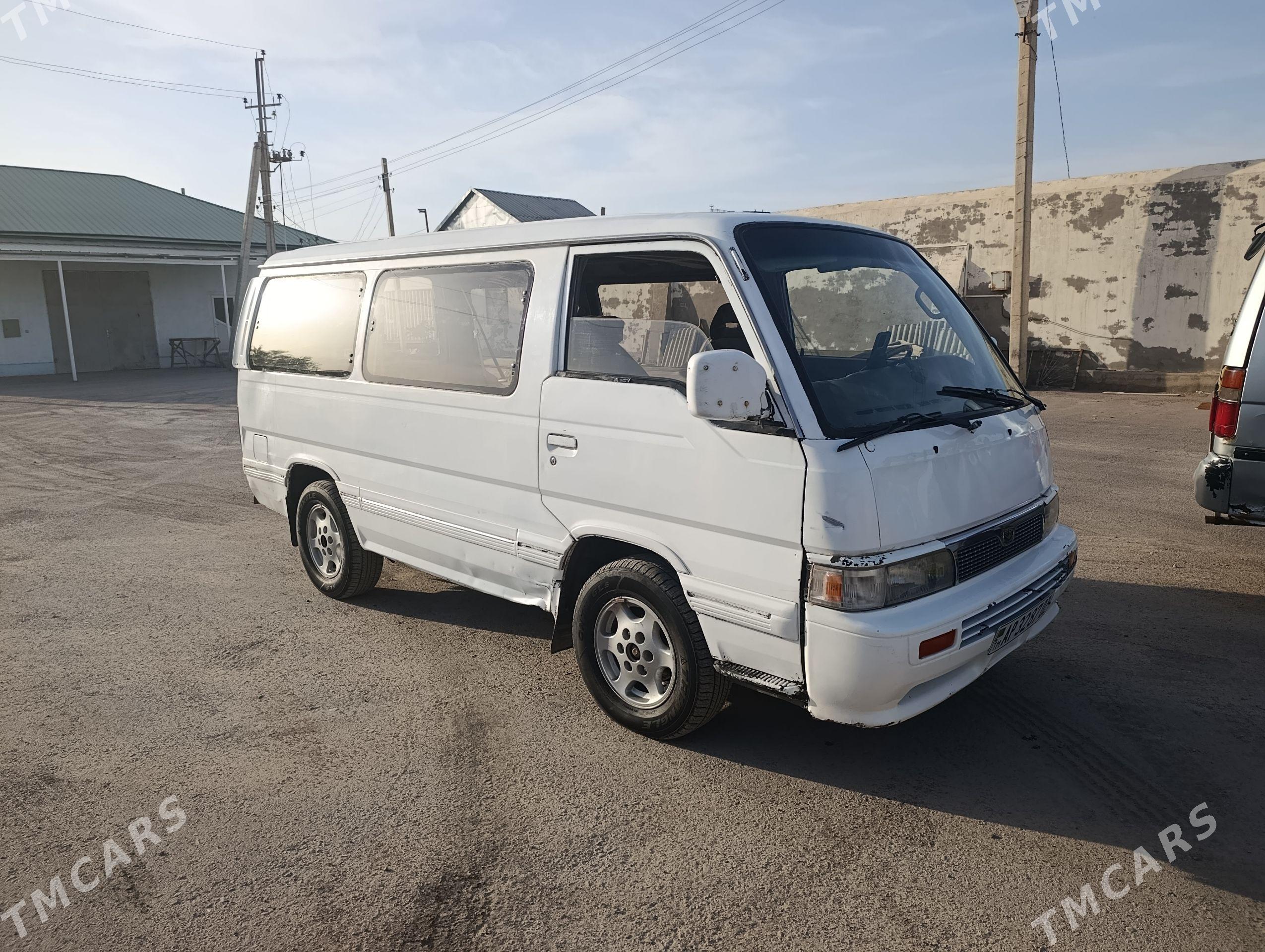 Nissan Urvan 1992 - 60 000 TMT - Дашогуз - img 1