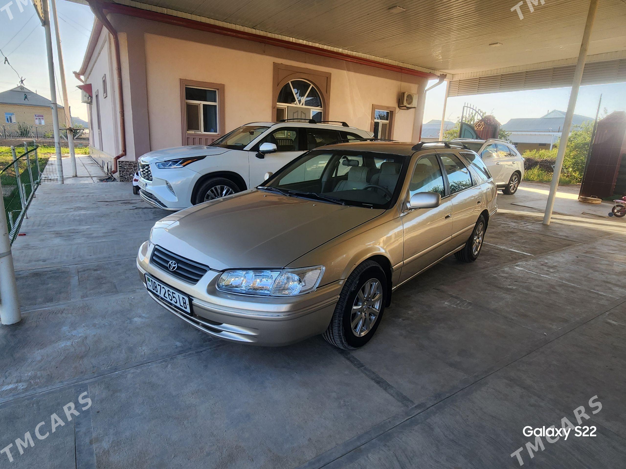 Toyota Camry 2000 - 128 000 TMT - Мары - img 1