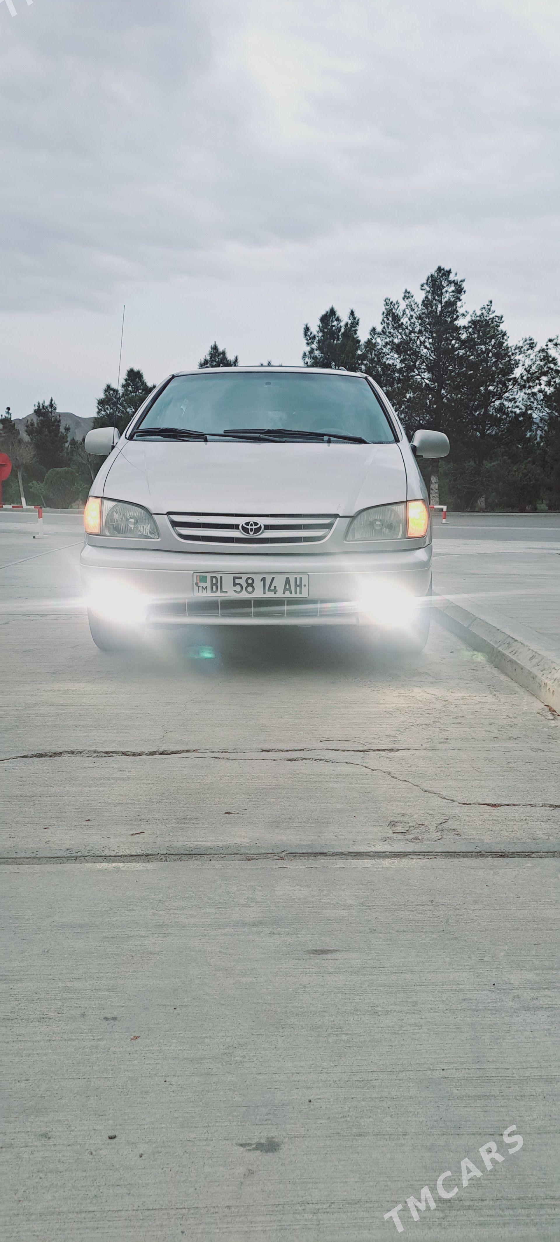 Toyota Sienna 2002 - 200 000 TMT - Бахарден - img 1
