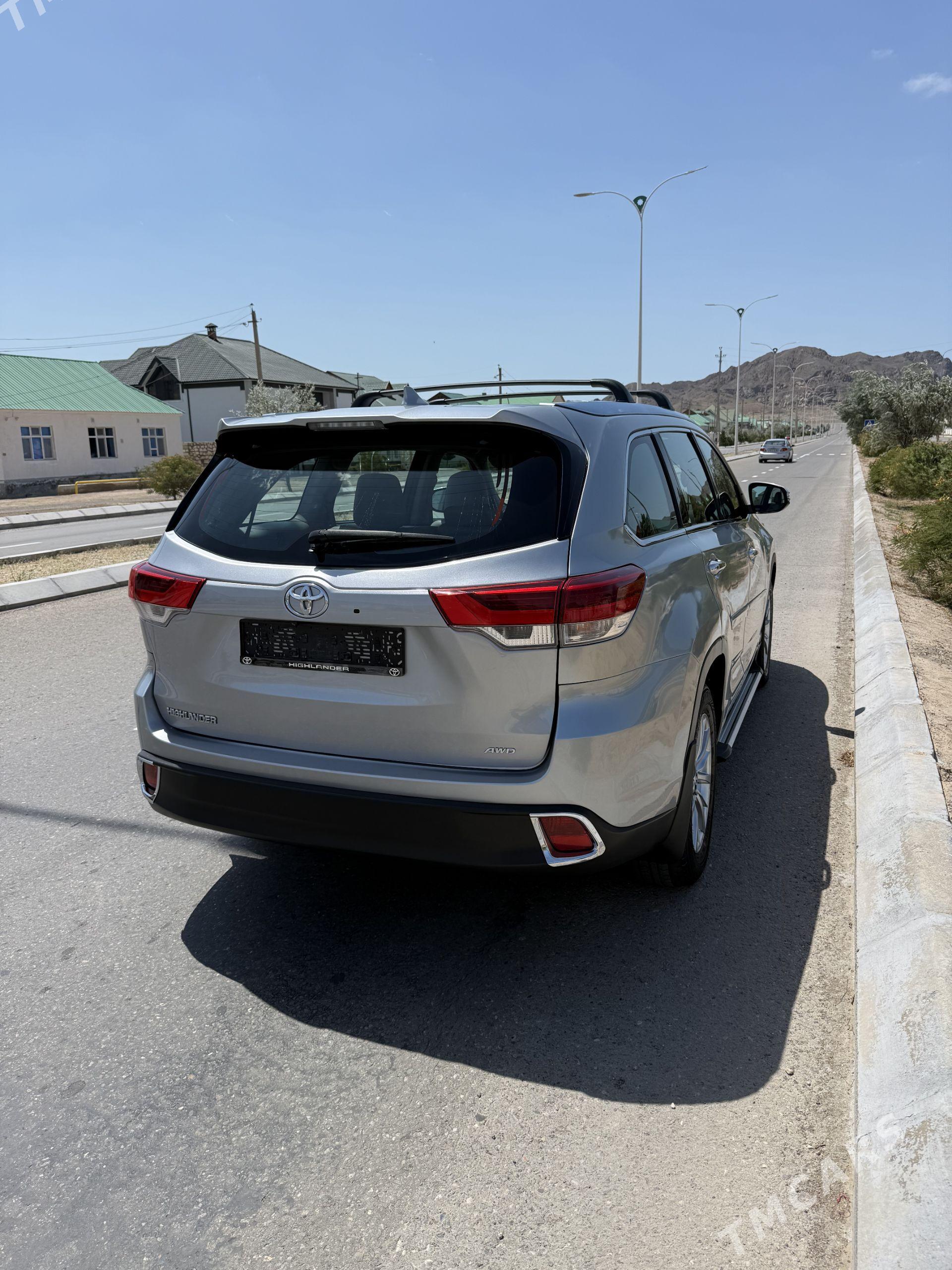 Toyota Highlander 2017 - 450 000 TMT - Туркменбаши - img 1