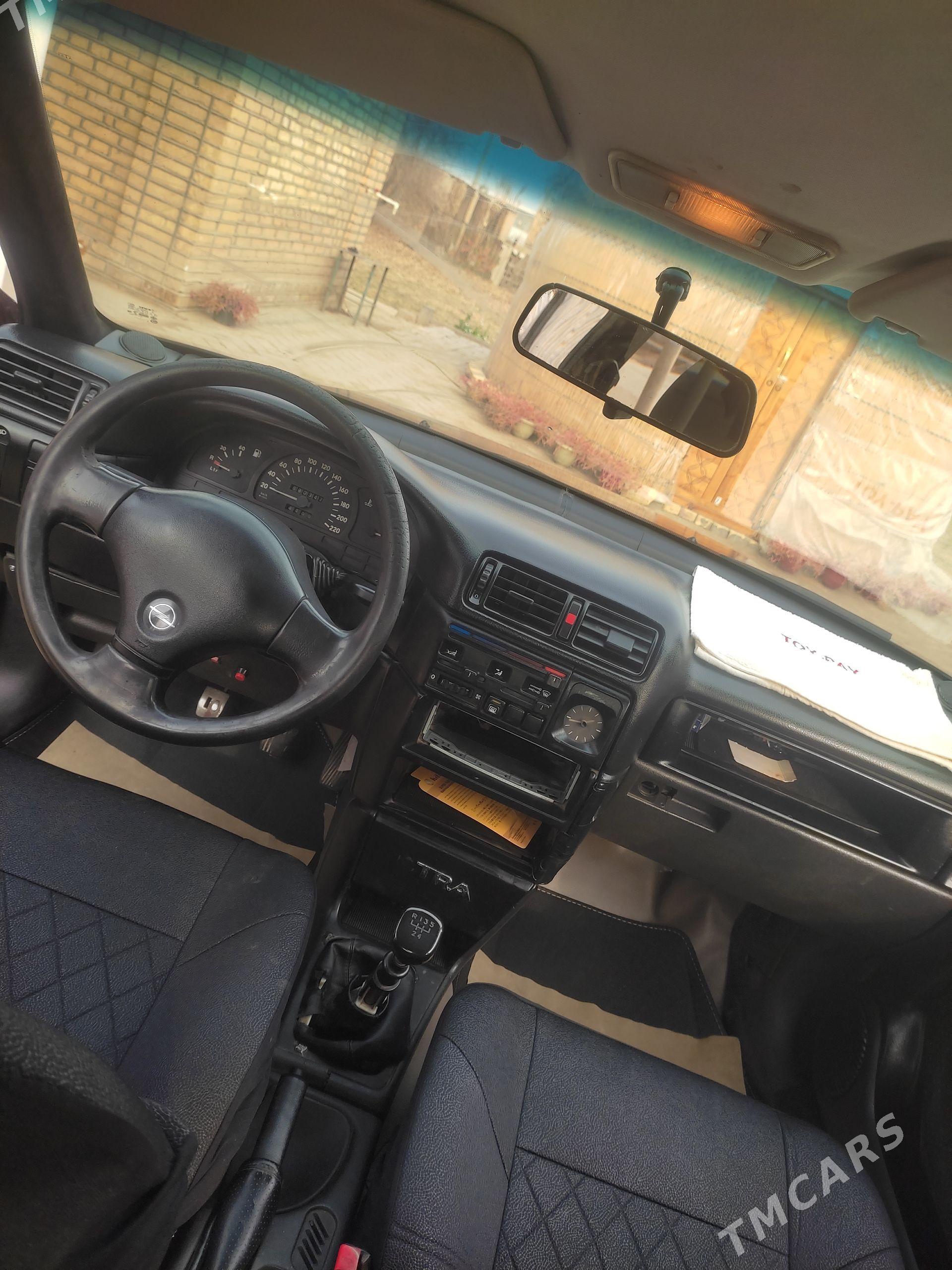 Opel Vectra 1992 - 33 000 TMT - Сакарчага - img 1