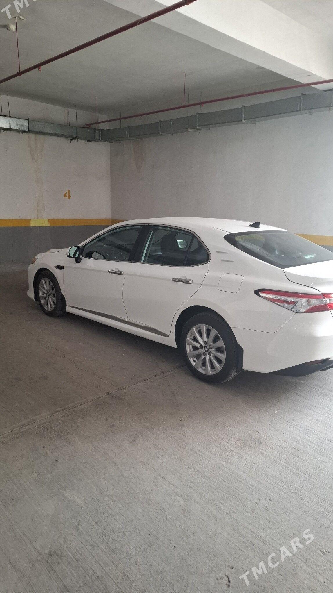 Toyota Camry 2022 - 384 000 TMT - Podwoýski köç. (Bitarap Türkmenistan şaýoly) - img 1