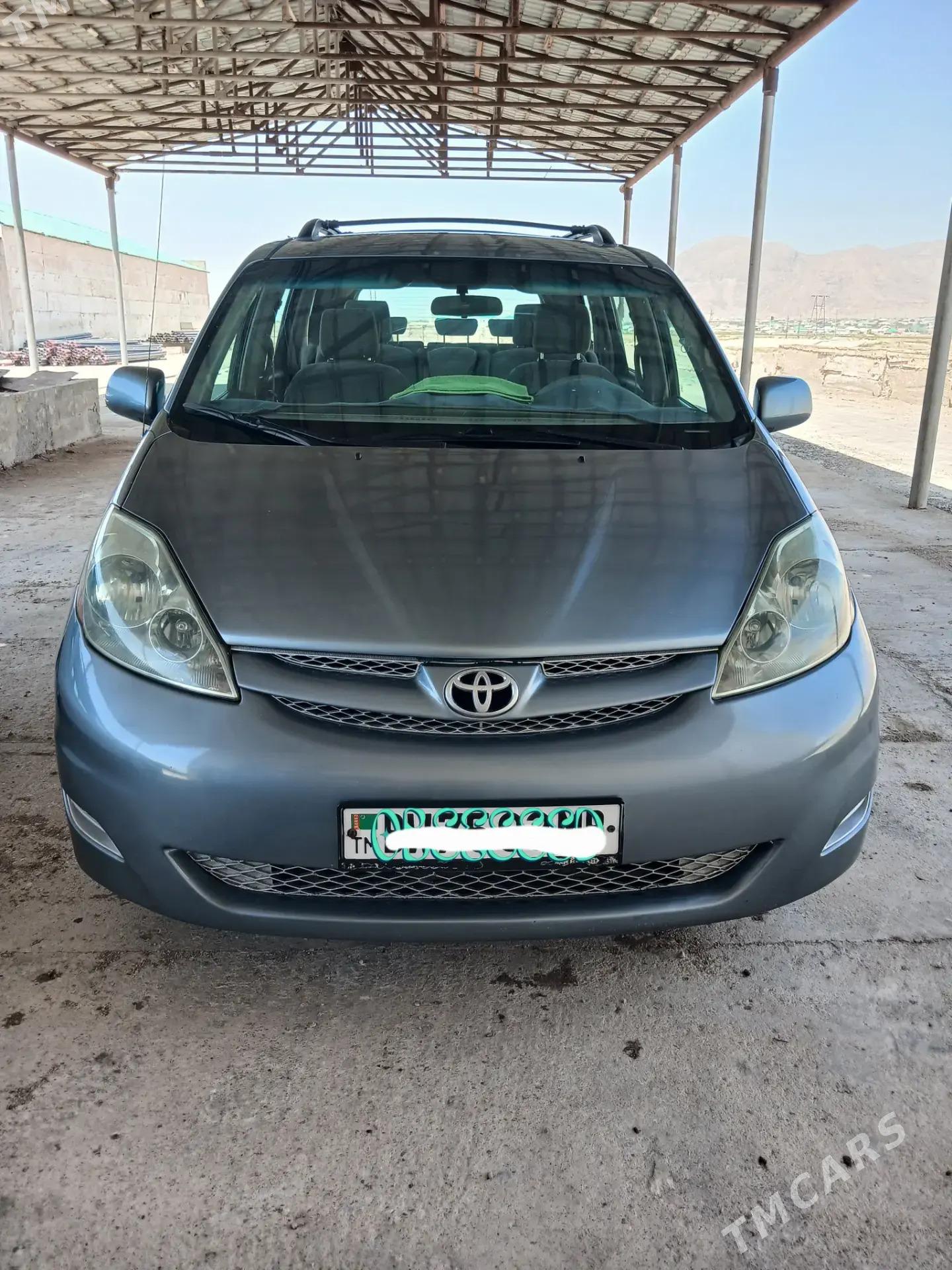 Toyota Sienna 2006 - 250 000 TMT - Туркменгала - img 1