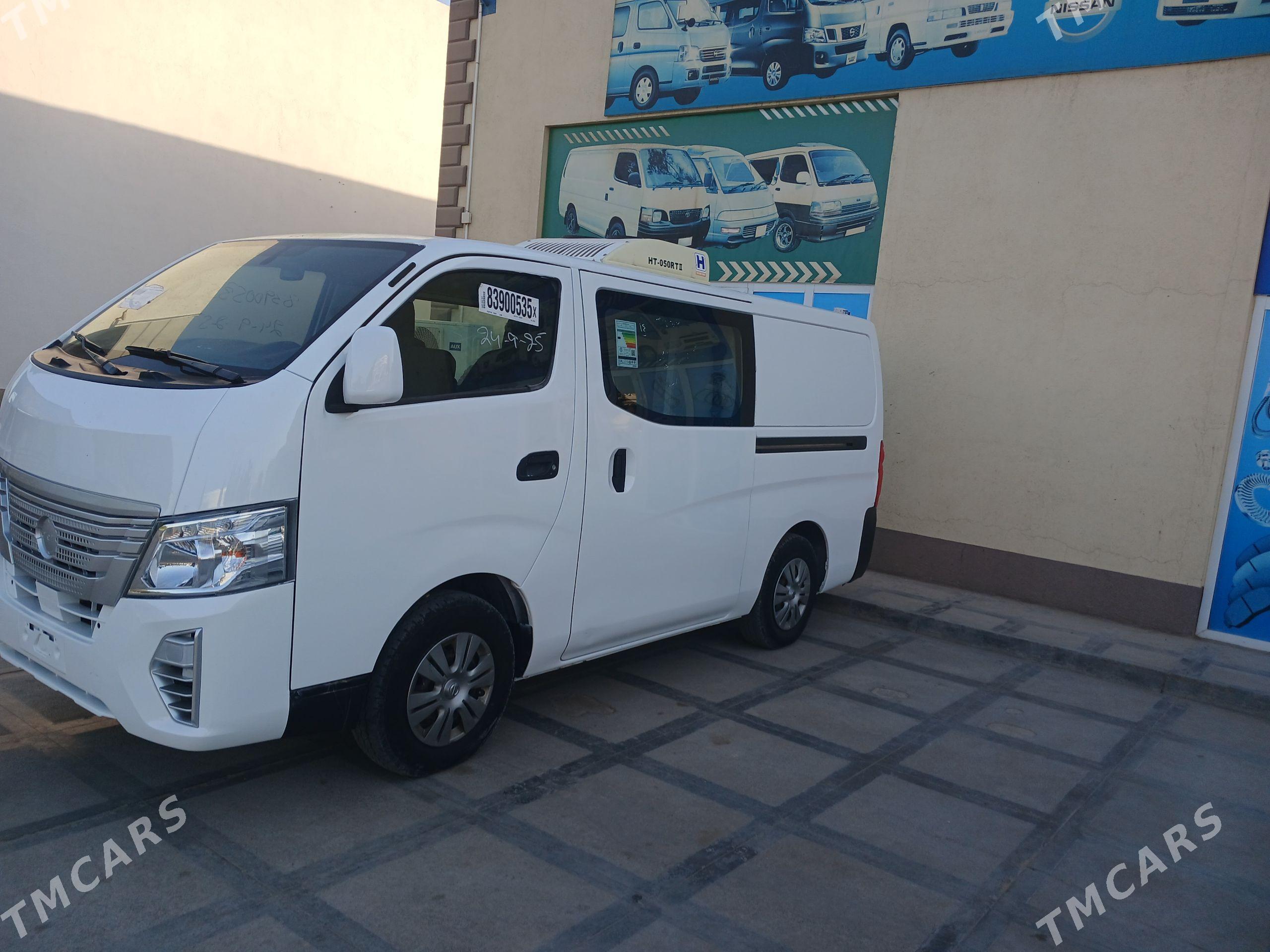Nissan Urvan 2022 - 370 000 TMT - Мары - img 1