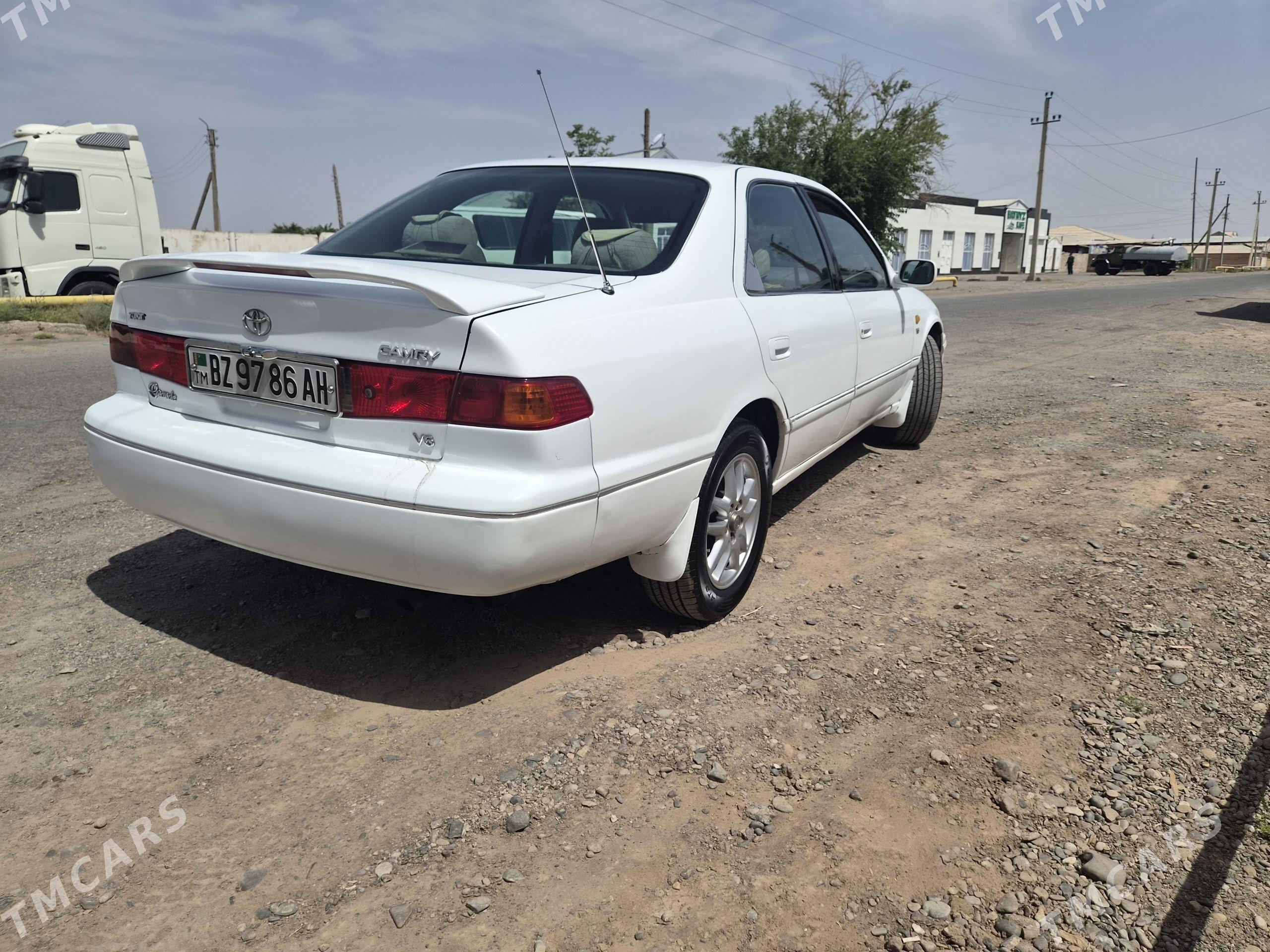 Toyota Camry 2000 - 180 000 TMT - Серахс - img 1