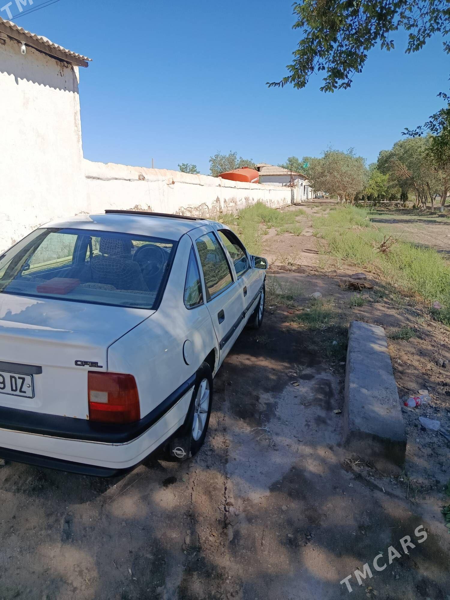 Opel Vectra 1990 - 33 000 TMT - Gubadag - img 1