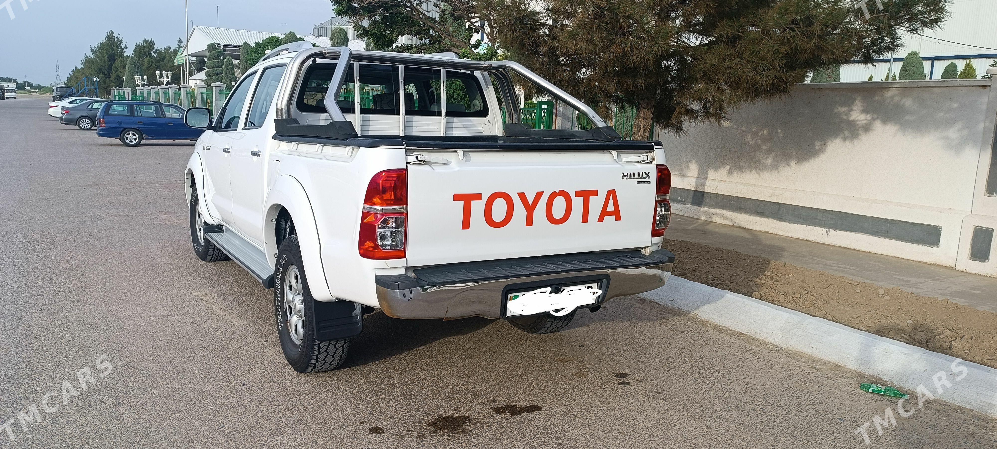 Toyota Hilux 2007 - 250 000 TMT - Мары - img 1