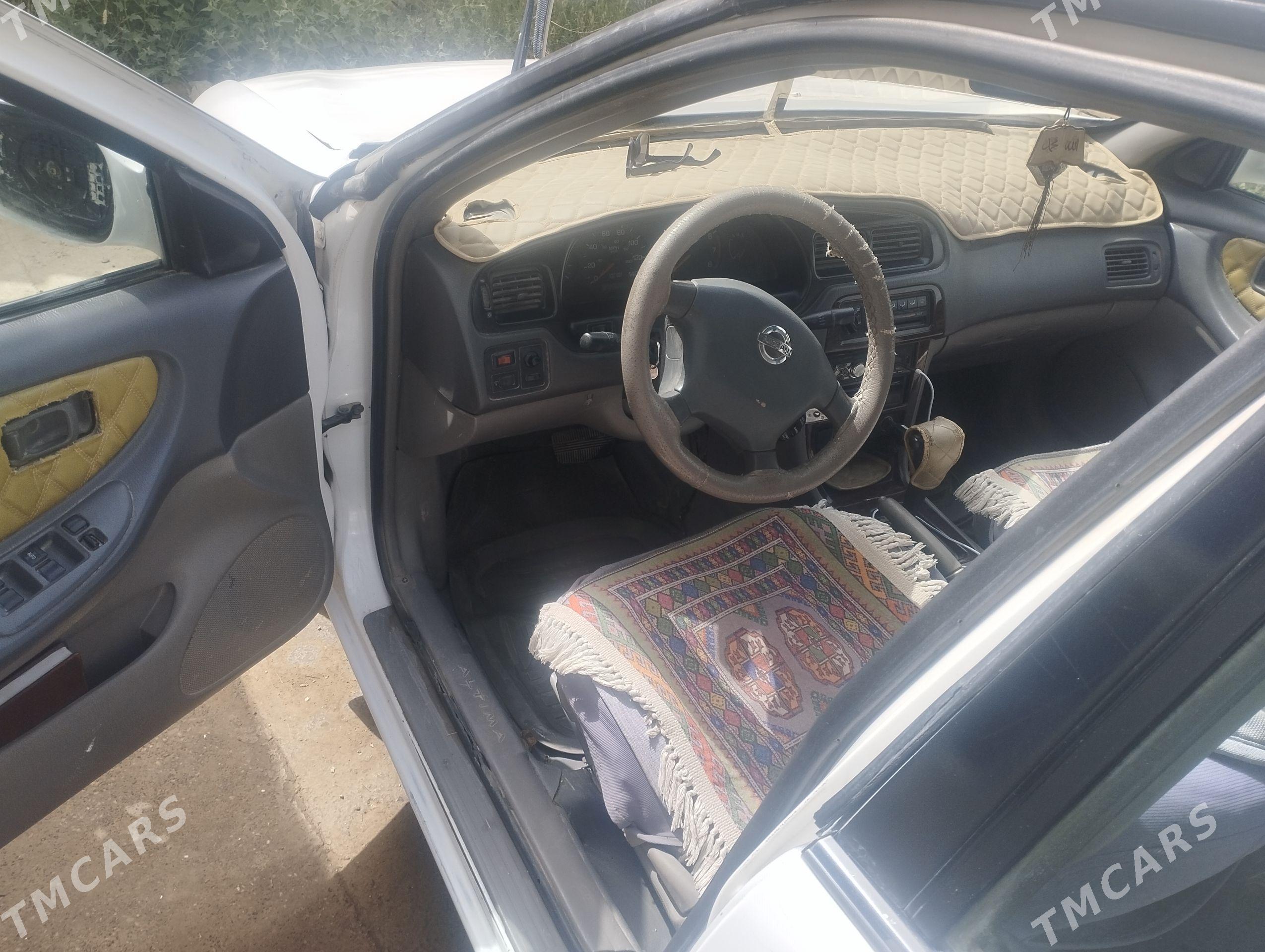 Nissan Altima 2000 - 45 000 TMT - Сакарчага - img 1