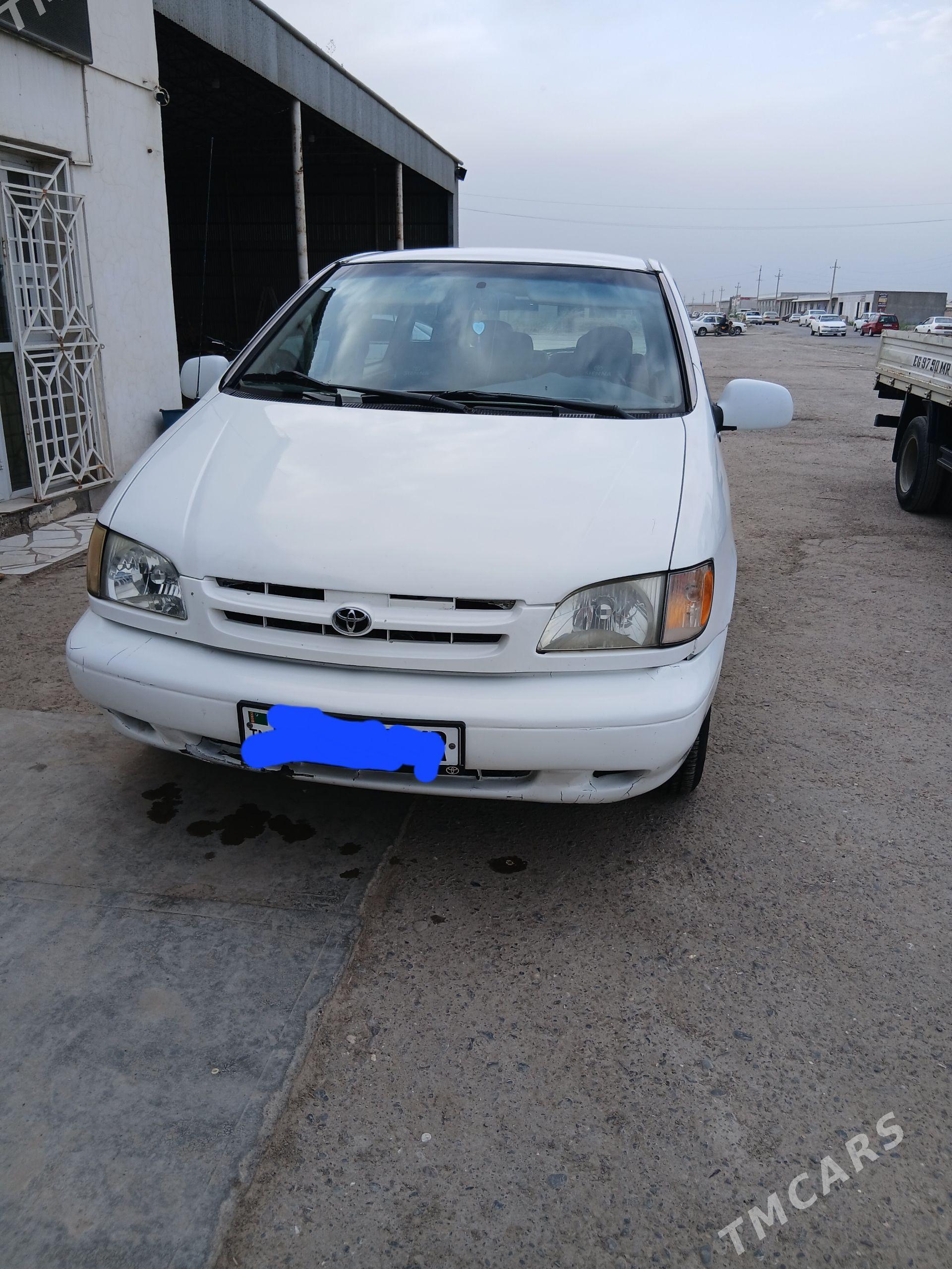 Toyota Sienna 2001 - 165 000 TMT - Мары - img 1