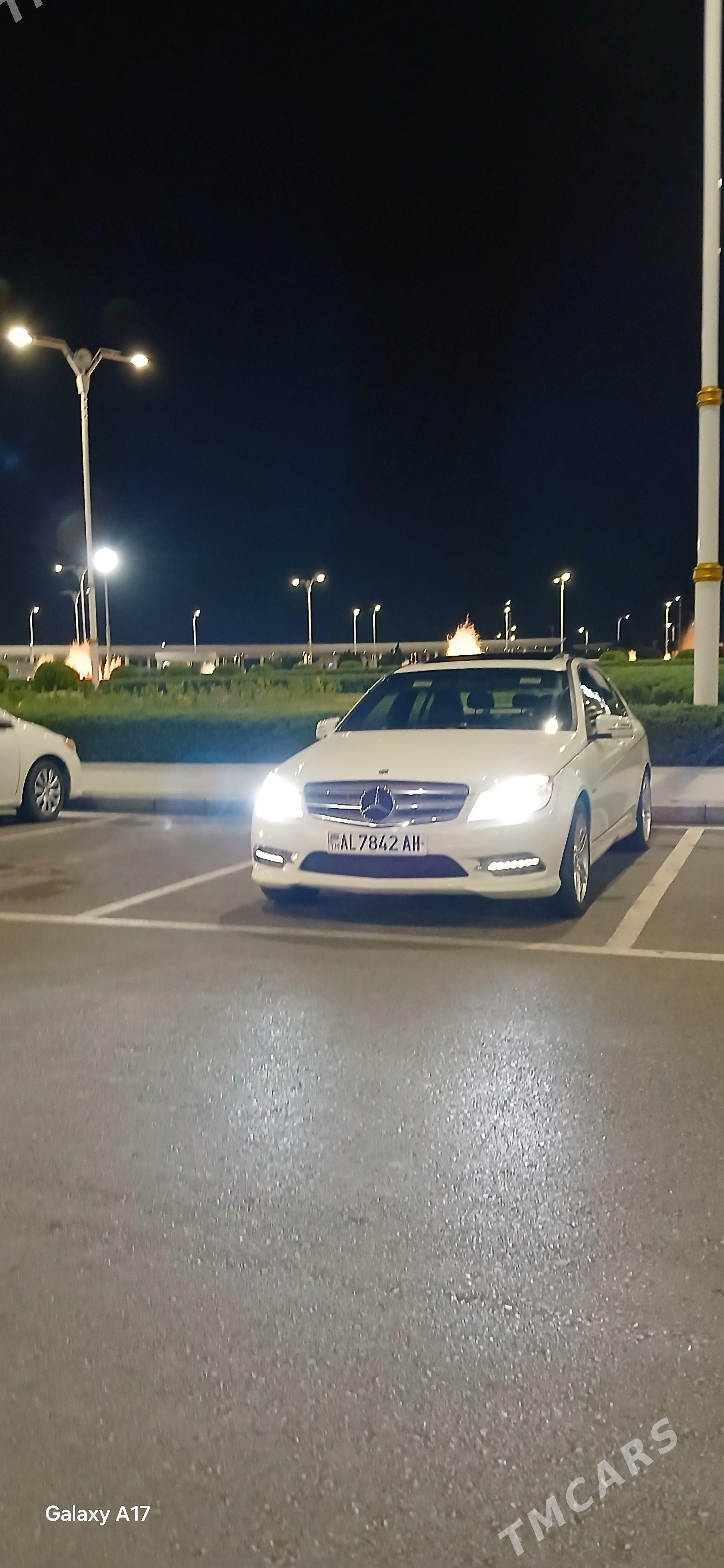 Mercedes-Benz C300 2010 - 220 000 TMT - Ak bugdaý etraby - img 1