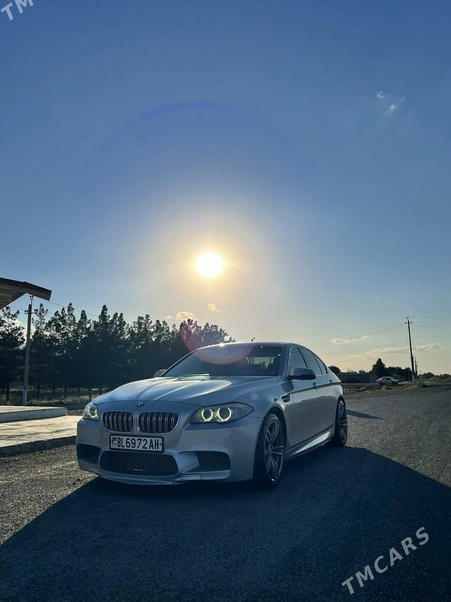 BMW F10 M5 2010 - 290 000 TMT - Бахарден - img 1