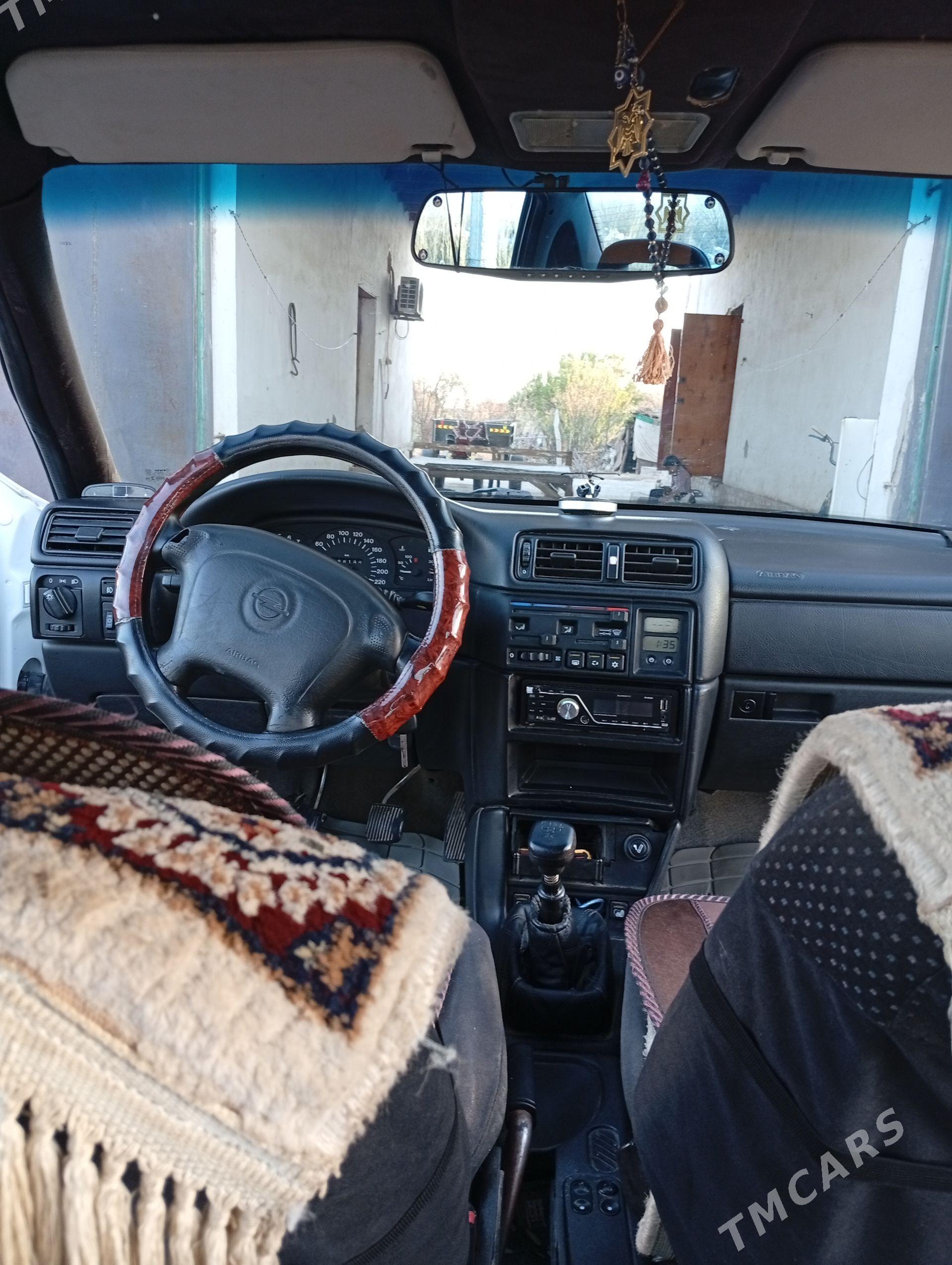 Opel Vectra 1995 - 56 000 TMT - Дянев - img 1