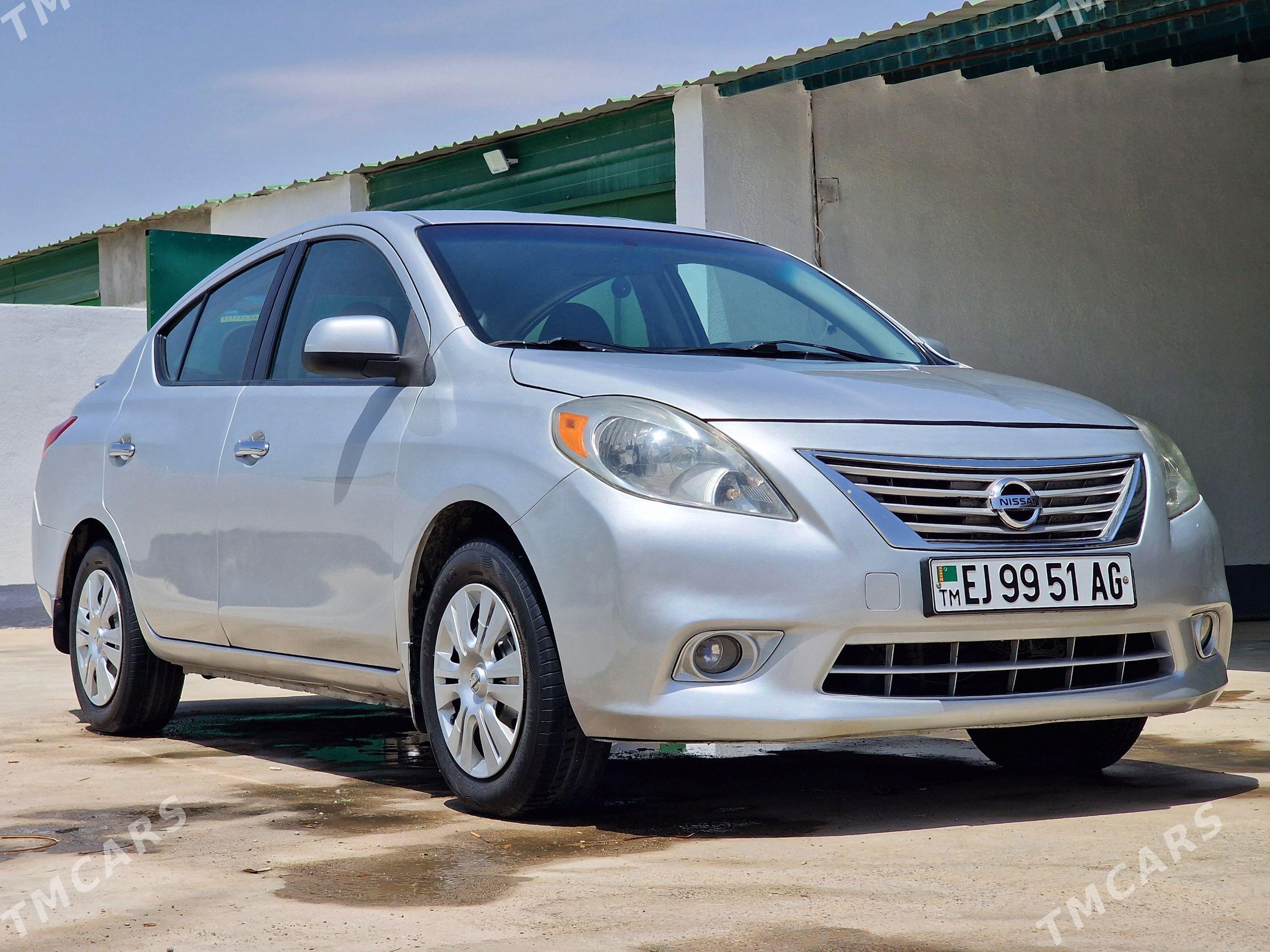 Nissan Versa 2012 - 120 000 TMT - Täze zaman - img 1