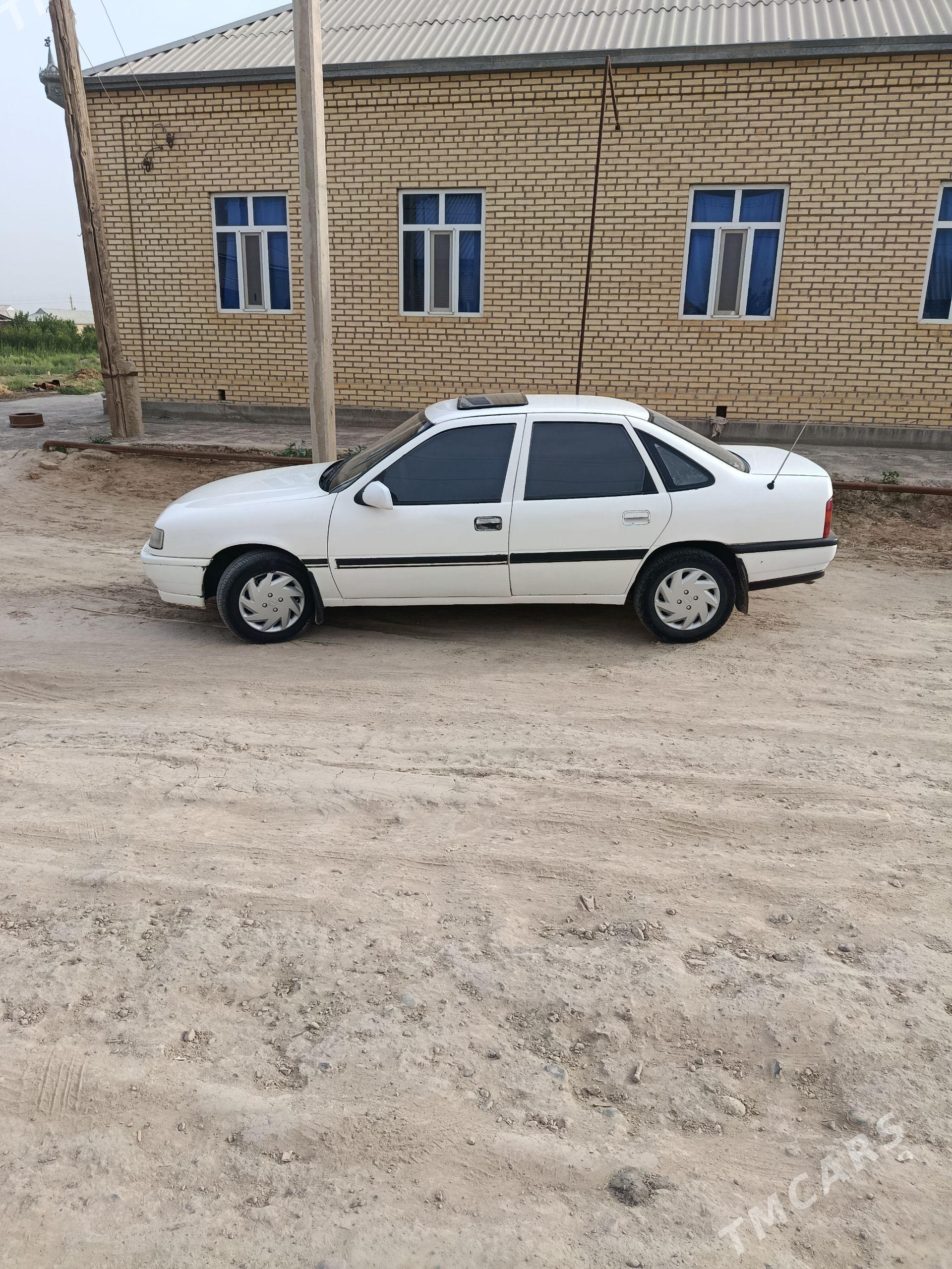 Opel Vectra 1991 - 25 000 TMT - Murgap - img 1