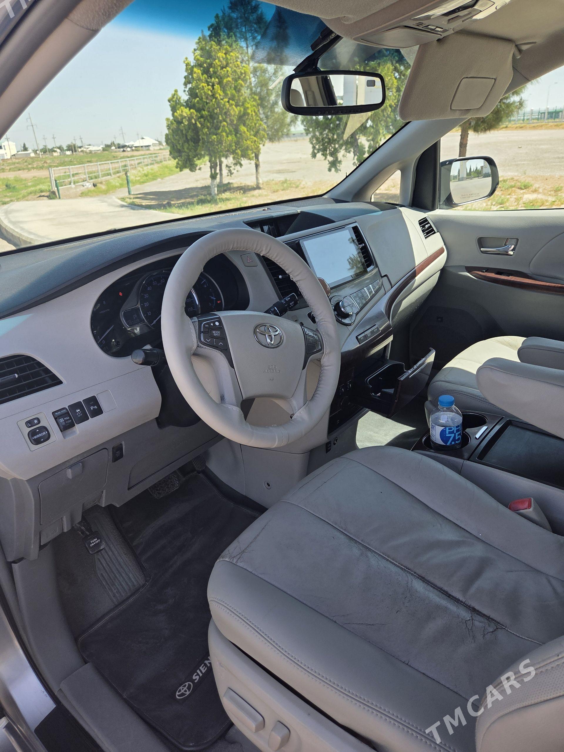 Toyota Sienna 2010 - 350 000 TMT - Мары - img 1