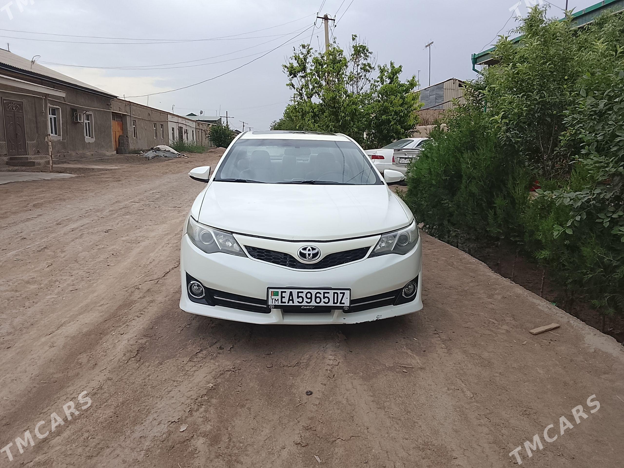 Toyota Camry 2012 - 200 000 TMT - Кёнеургенч - img 1