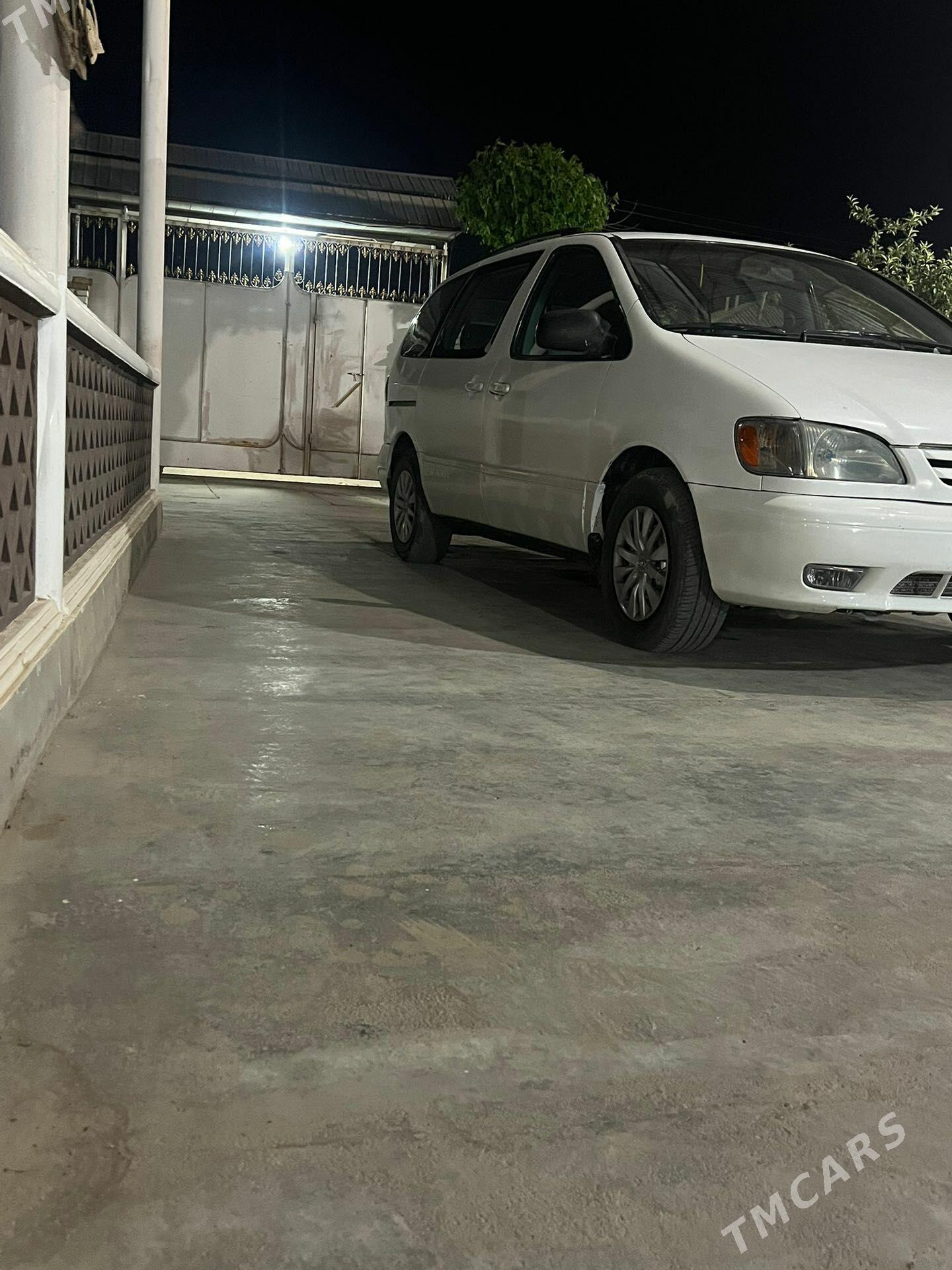 Toyota Sienna 2001 - 180 000 TMT - Мары - img 1