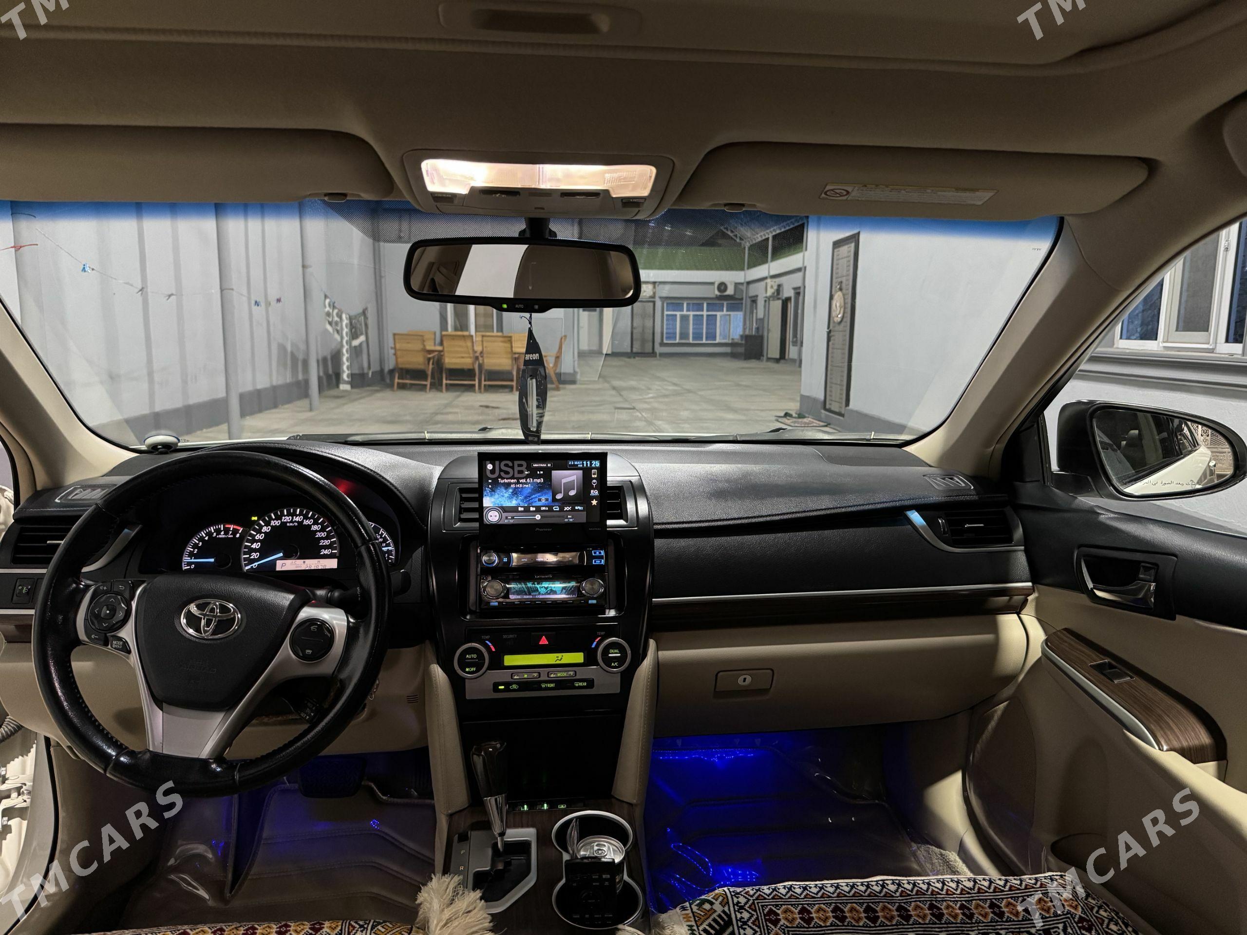 Toyota Camry 2013 - 285 000 TMT - 8 мкр - img 1