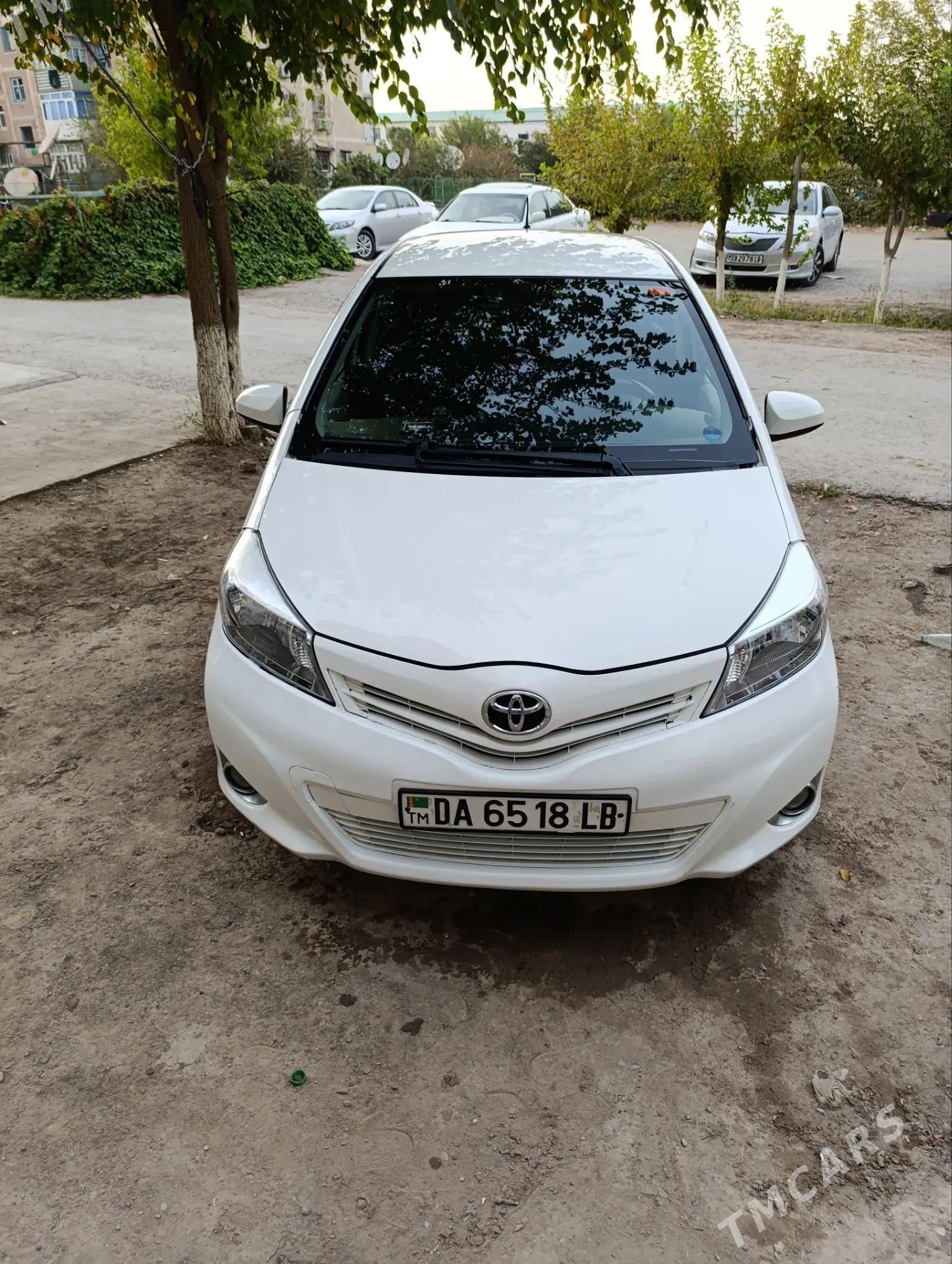 Toyota Yaris Hatchback 2013 - 145 000 TMT - Туркменабат - img 1