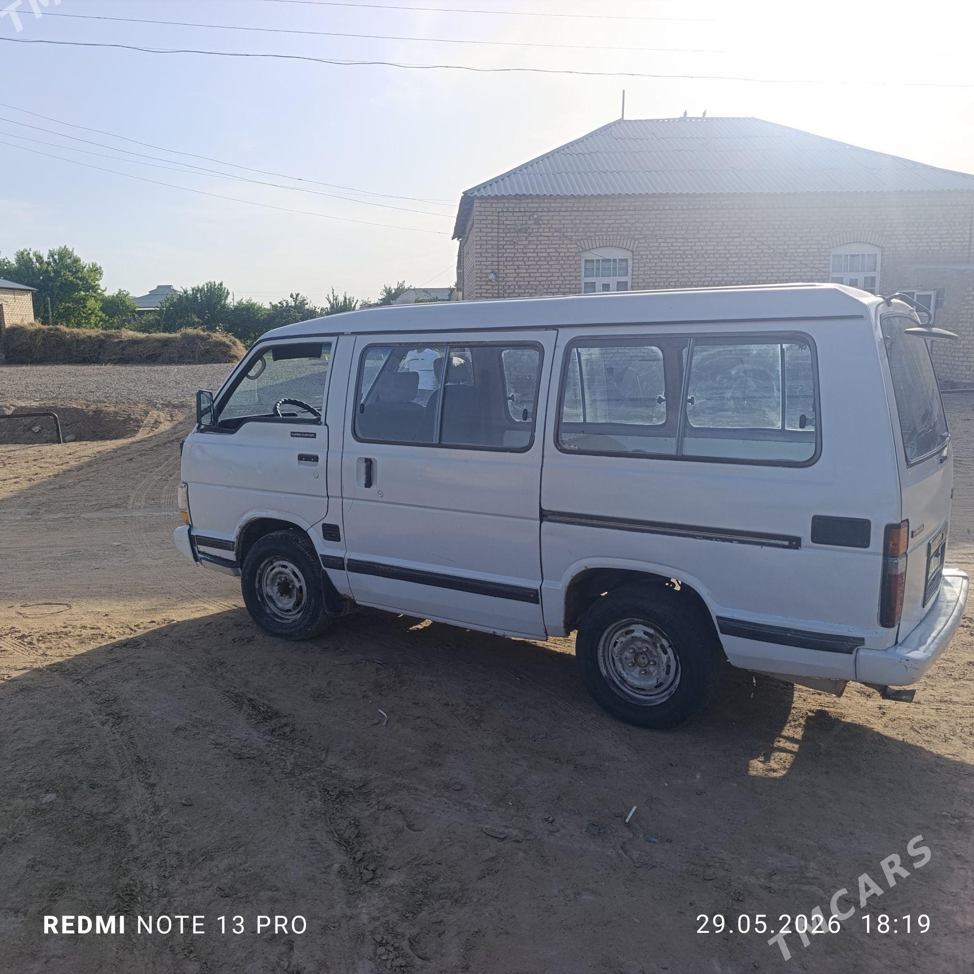 Toyota Hiace 1989 - 32 000 TMT - Sakarçäge - img 1