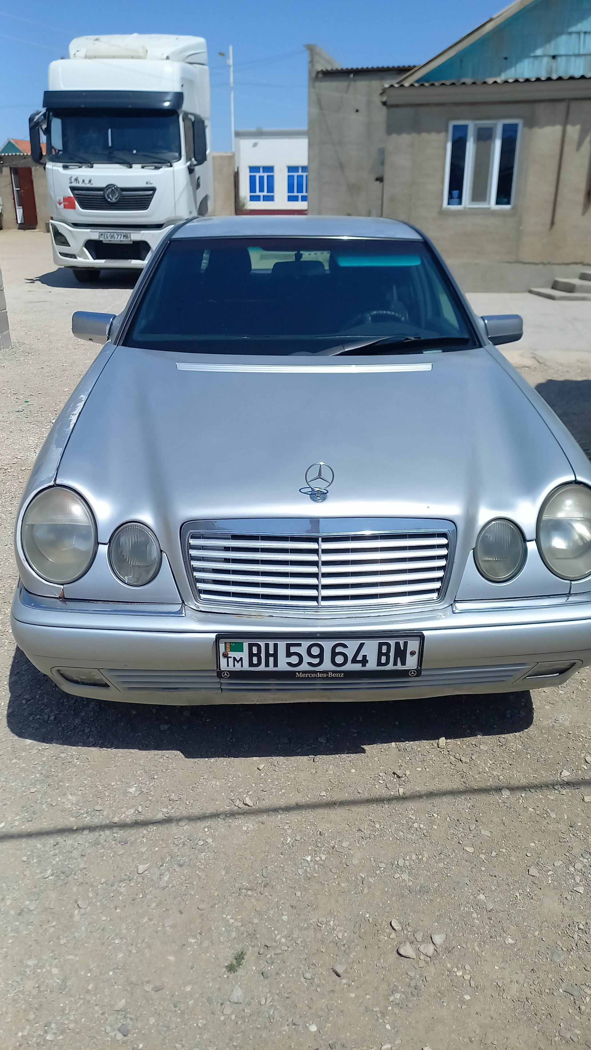 Mercedes-Benz 230E 1996 - 62 000 TMT - Гумдаг - img 1