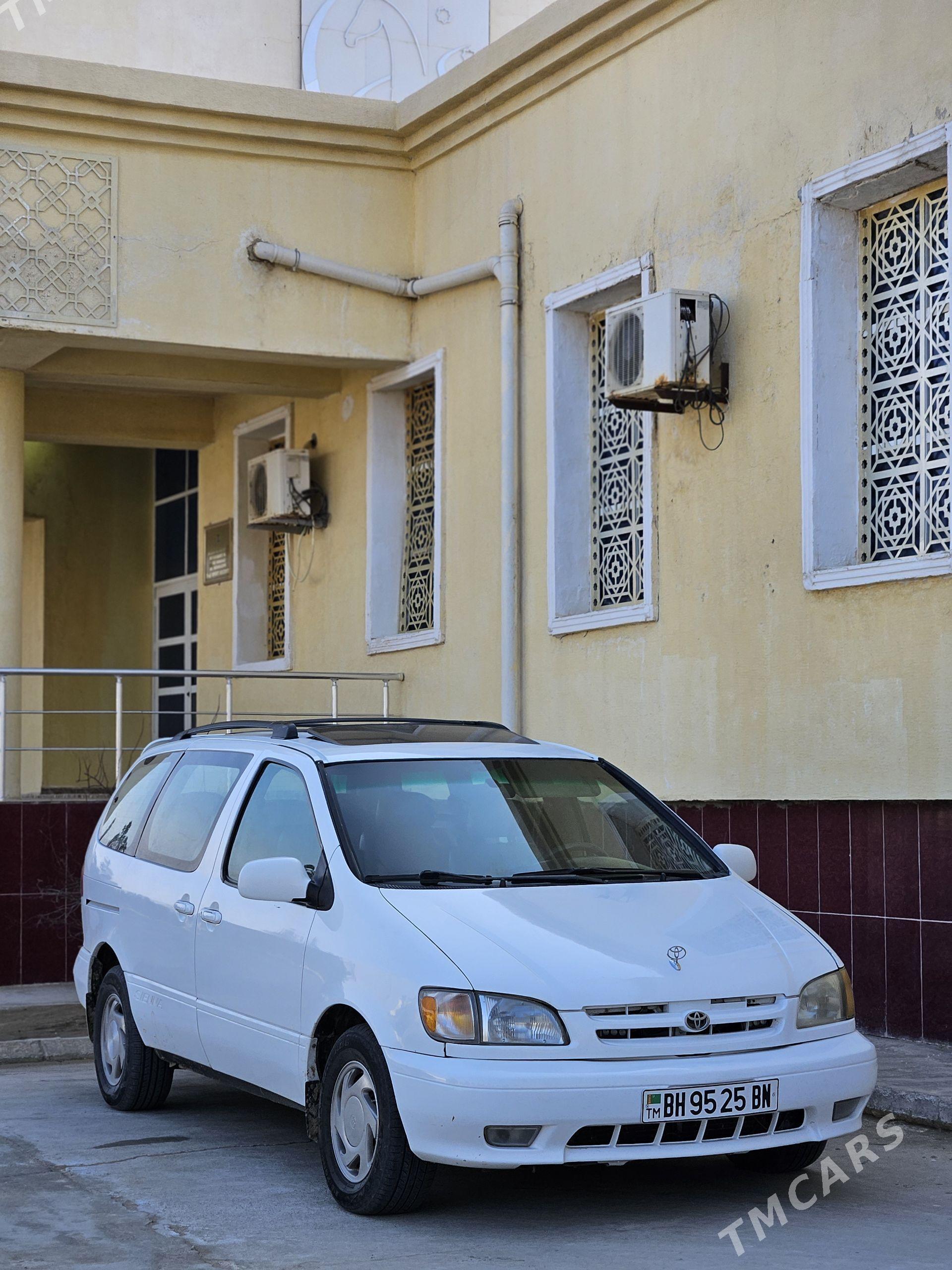 Toyota Sienna 2000 - 180 000 TMT - Гумдаг - img 1