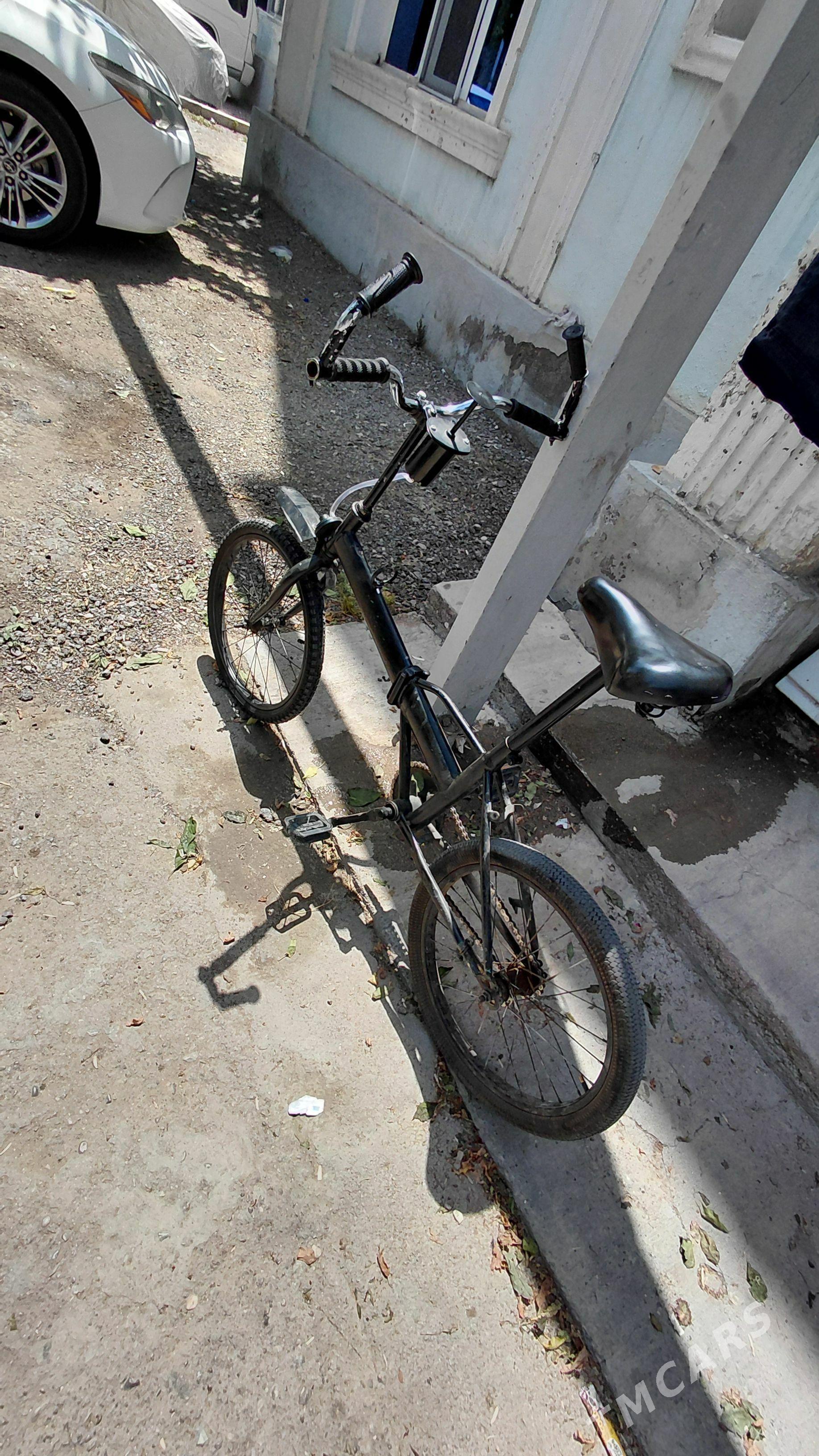 BMW eplenyan tigir - Хитровка - img 1