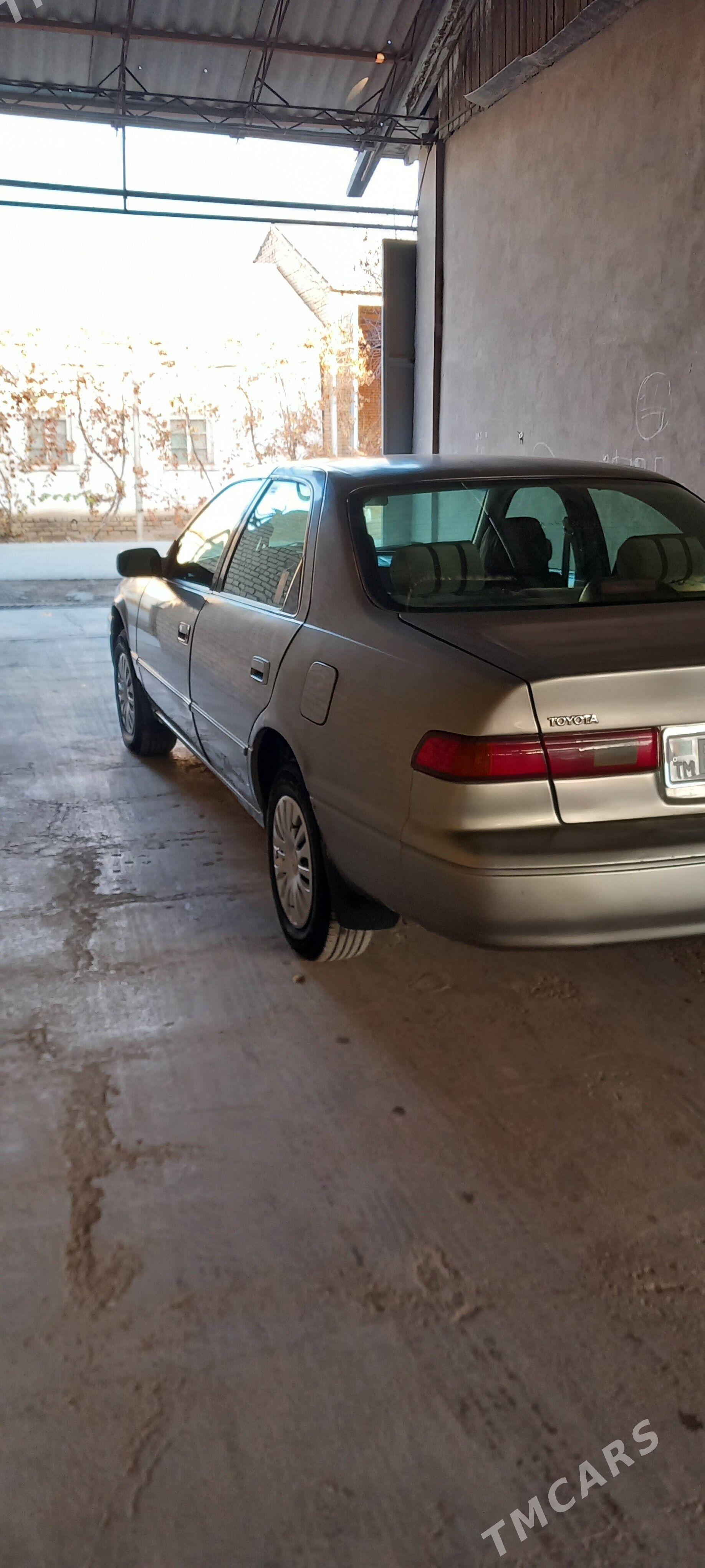 Toyota Camry 1998 - 150 000 TMT - Халач - img 1