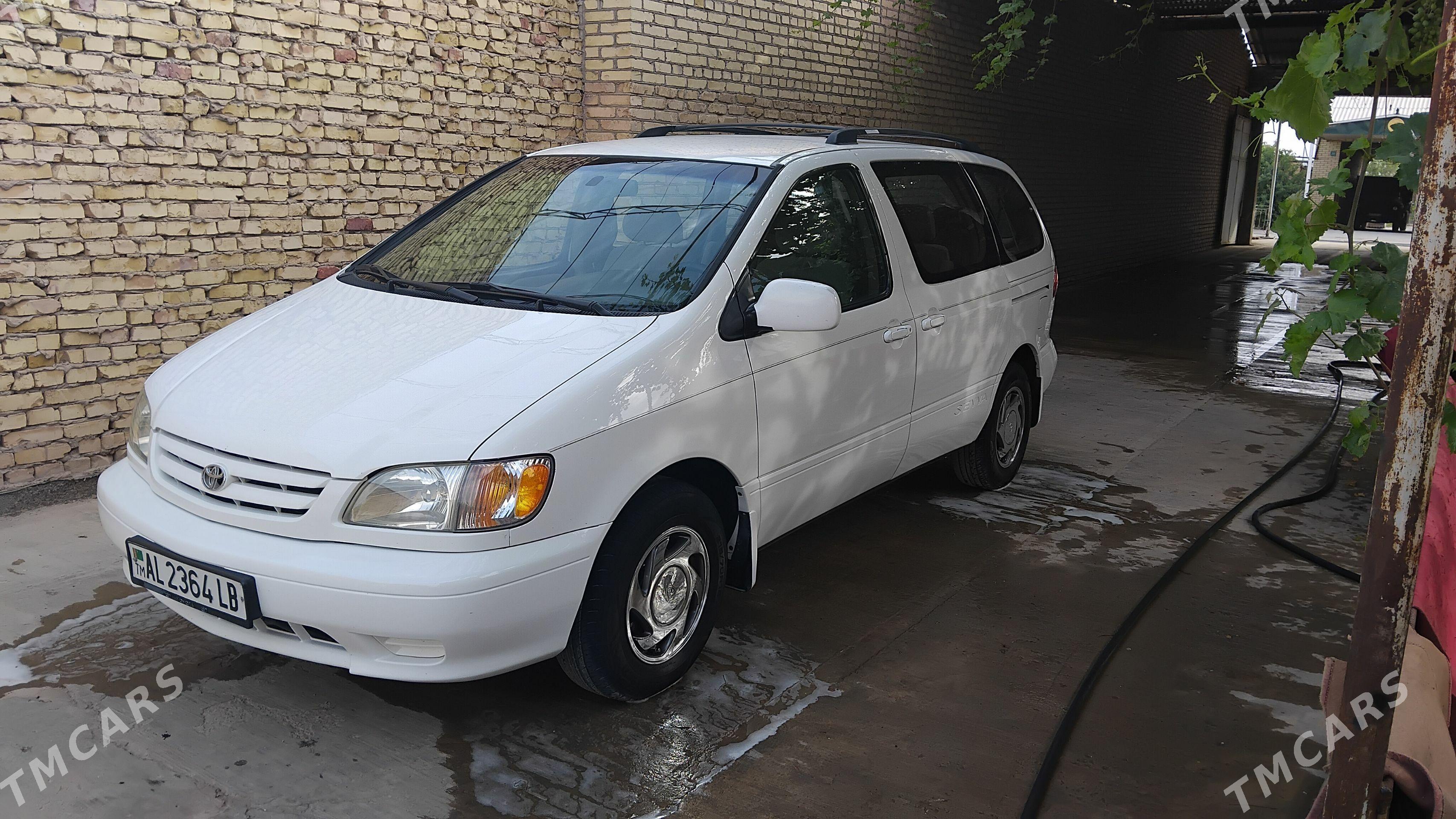 Toyota Sienna 2002 - 270 000 TMT - Саят - img 1