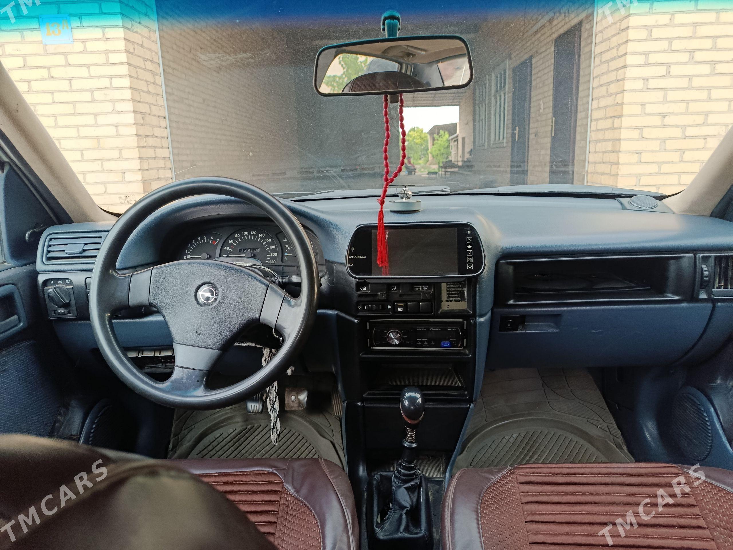 Opel Vectra 1993 - 55 000 TMT - Çärjew - img 1