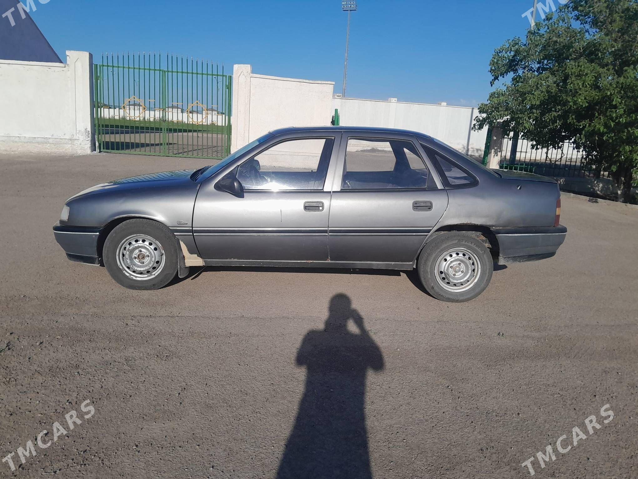 Opel Vectra 1990 - 32 000 TMT - Акдепе - img 1