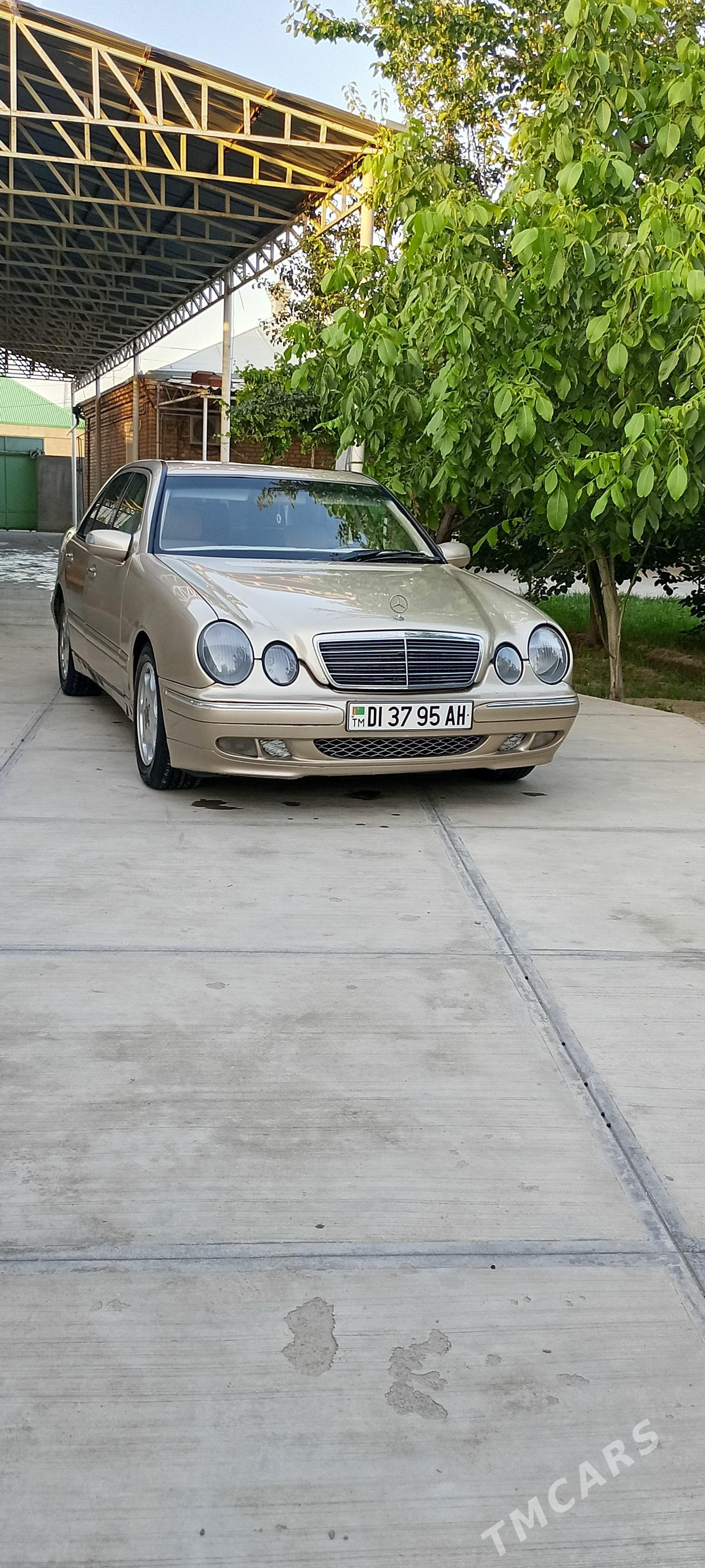 Mercedes-Benz E320 2001 - 120 000 TMT - Bäherden - img 1