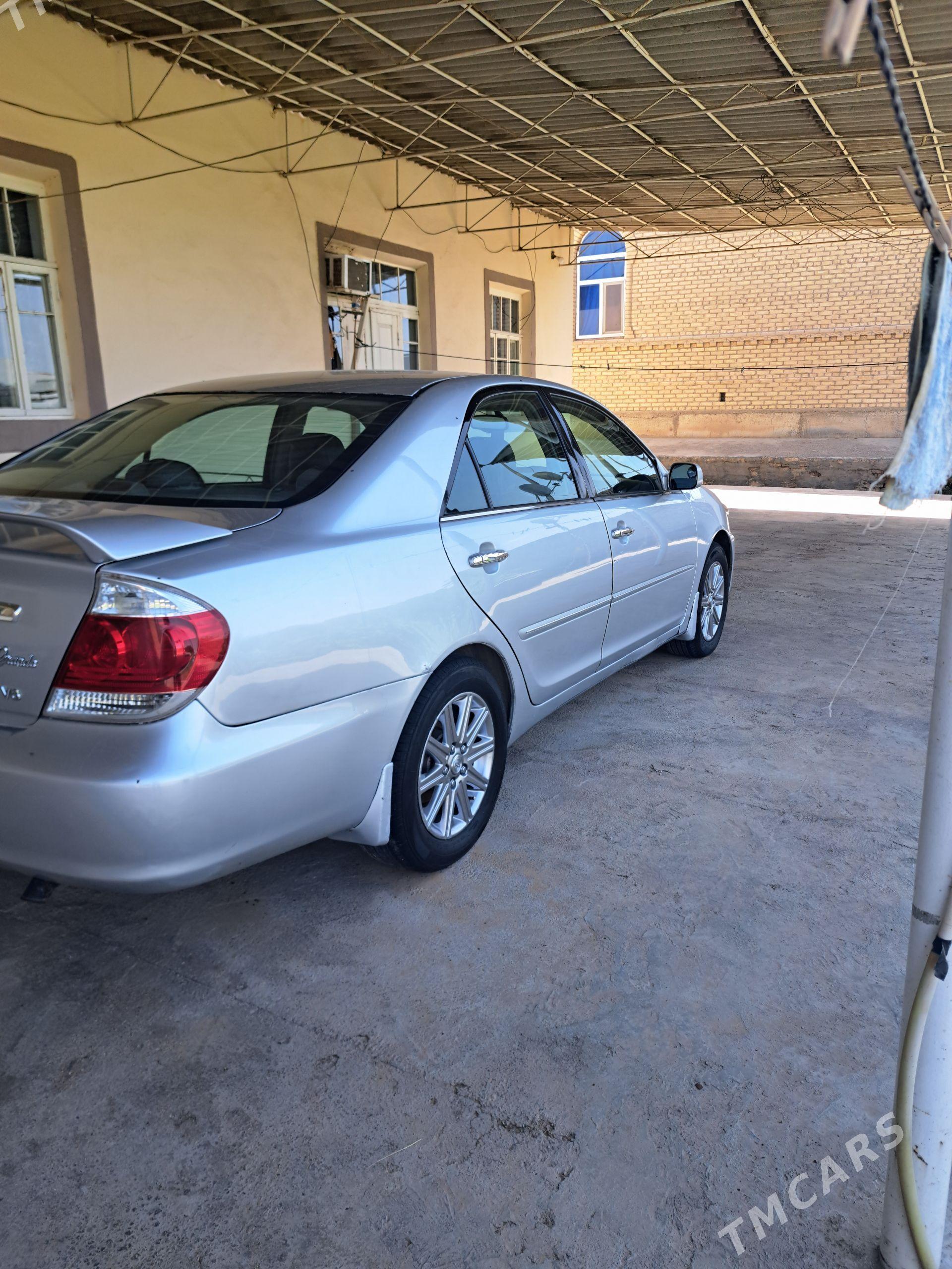 Toyota Camry 2004 - 245 000 TMT - Мары - img 1