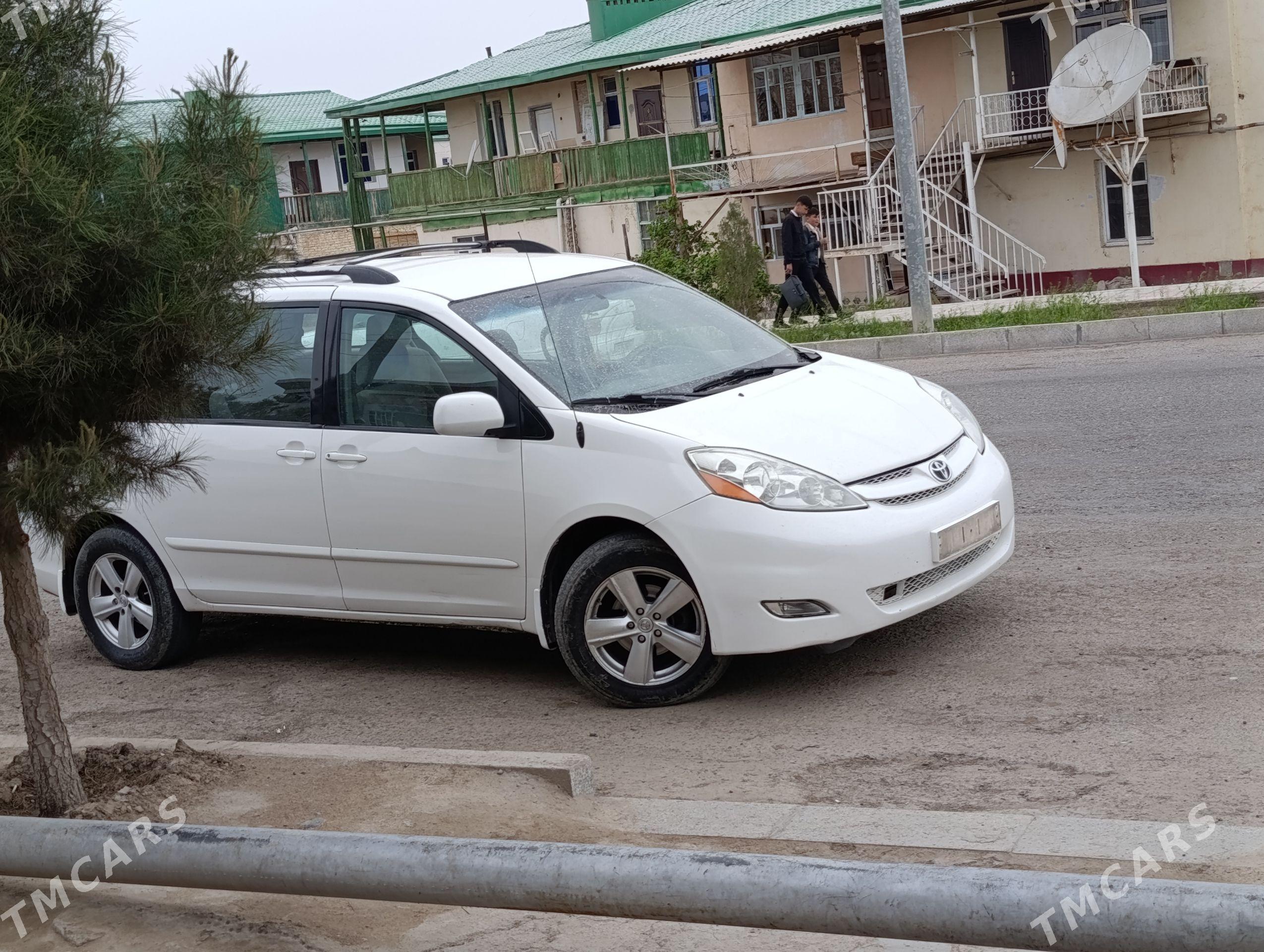 Toyota Sienna 2008 - 280 000 TMT - Байрамали - img 1